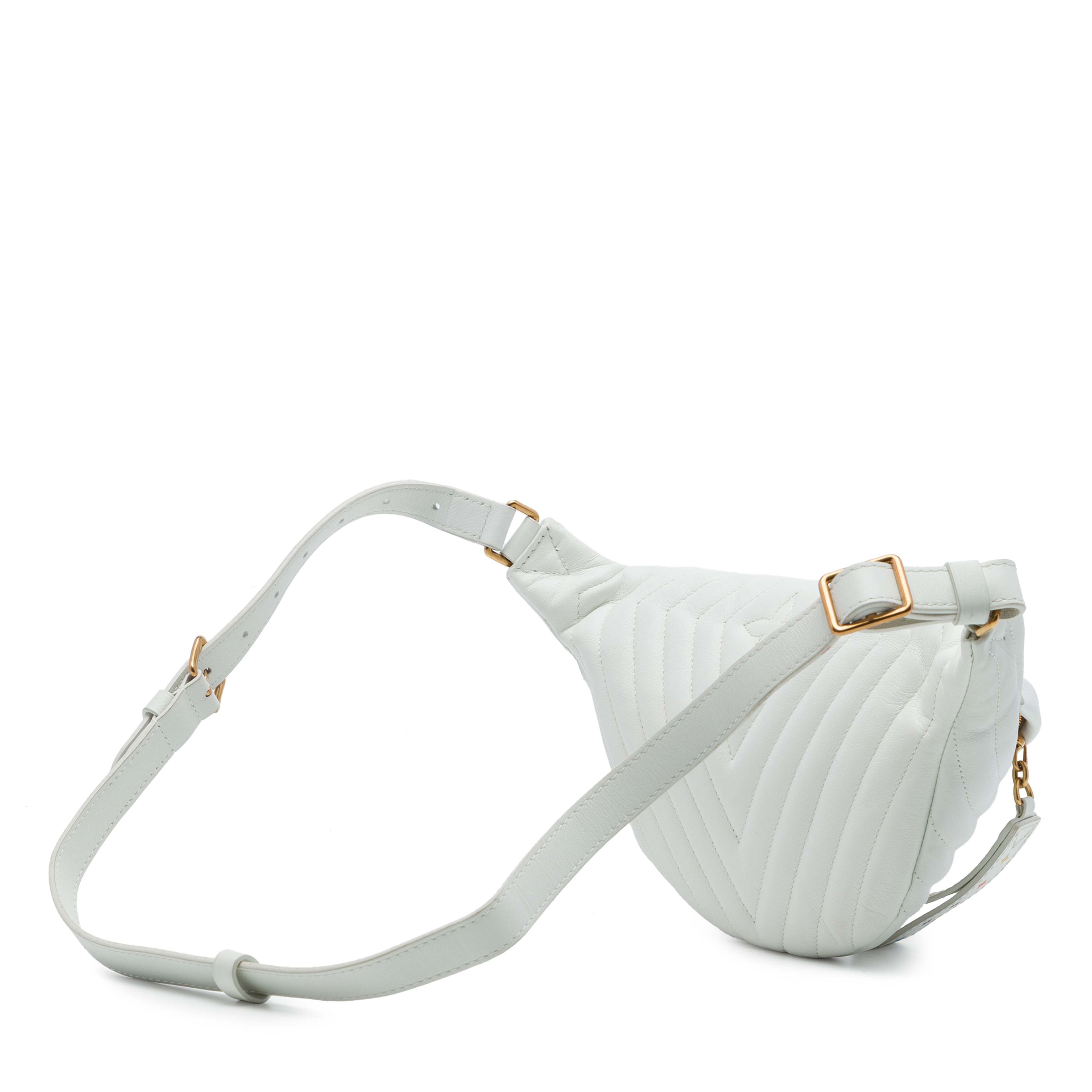 Louis Vuitton Calfskin New Wave Bumbag, från Luxclusif, i färgen vit. Klicka för att öppna bilden i stort format