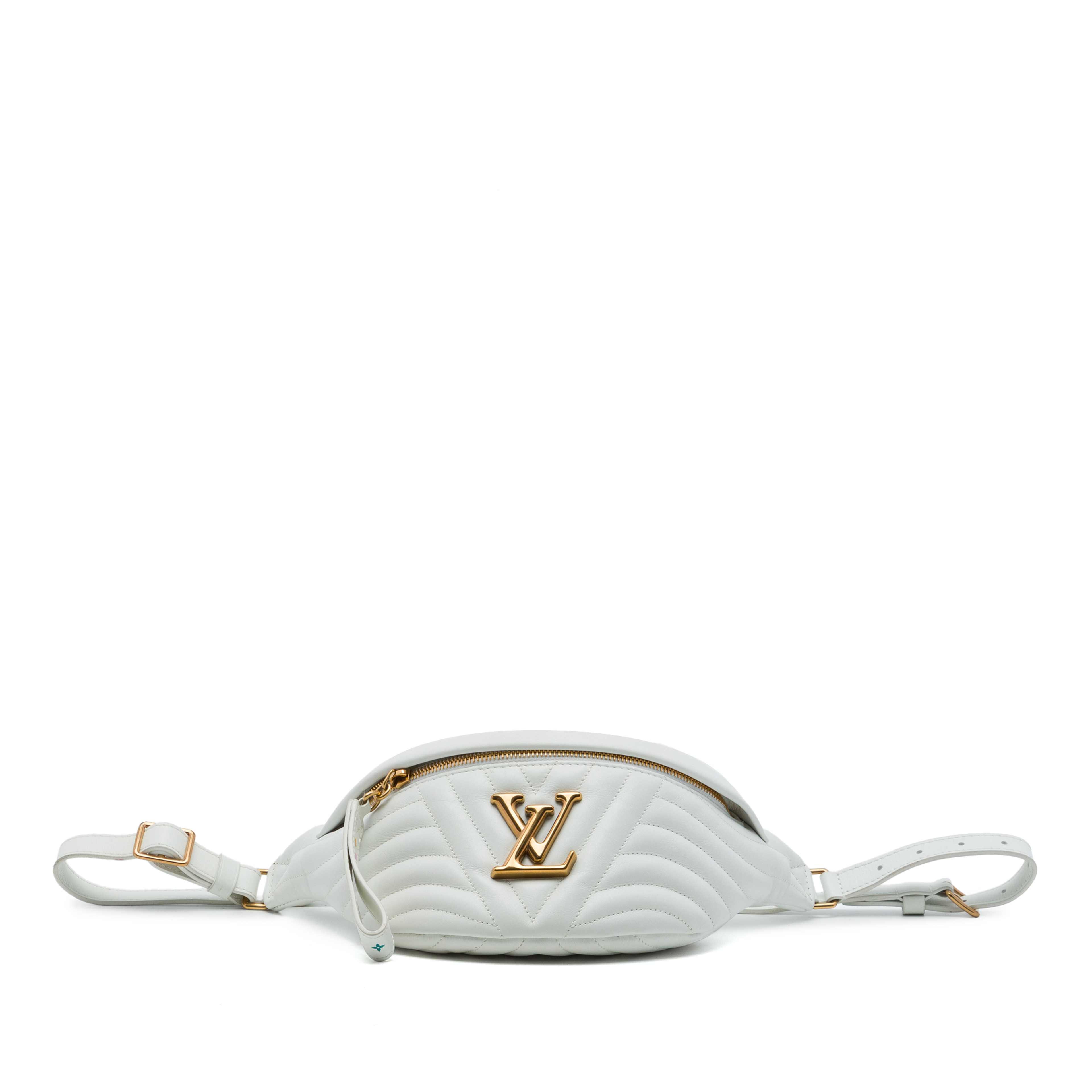 Louis Vuitton Calfskin New Wave Bumbag, från Luxclusif, i färgen vit. Klicka för att öppna bilden i stort format