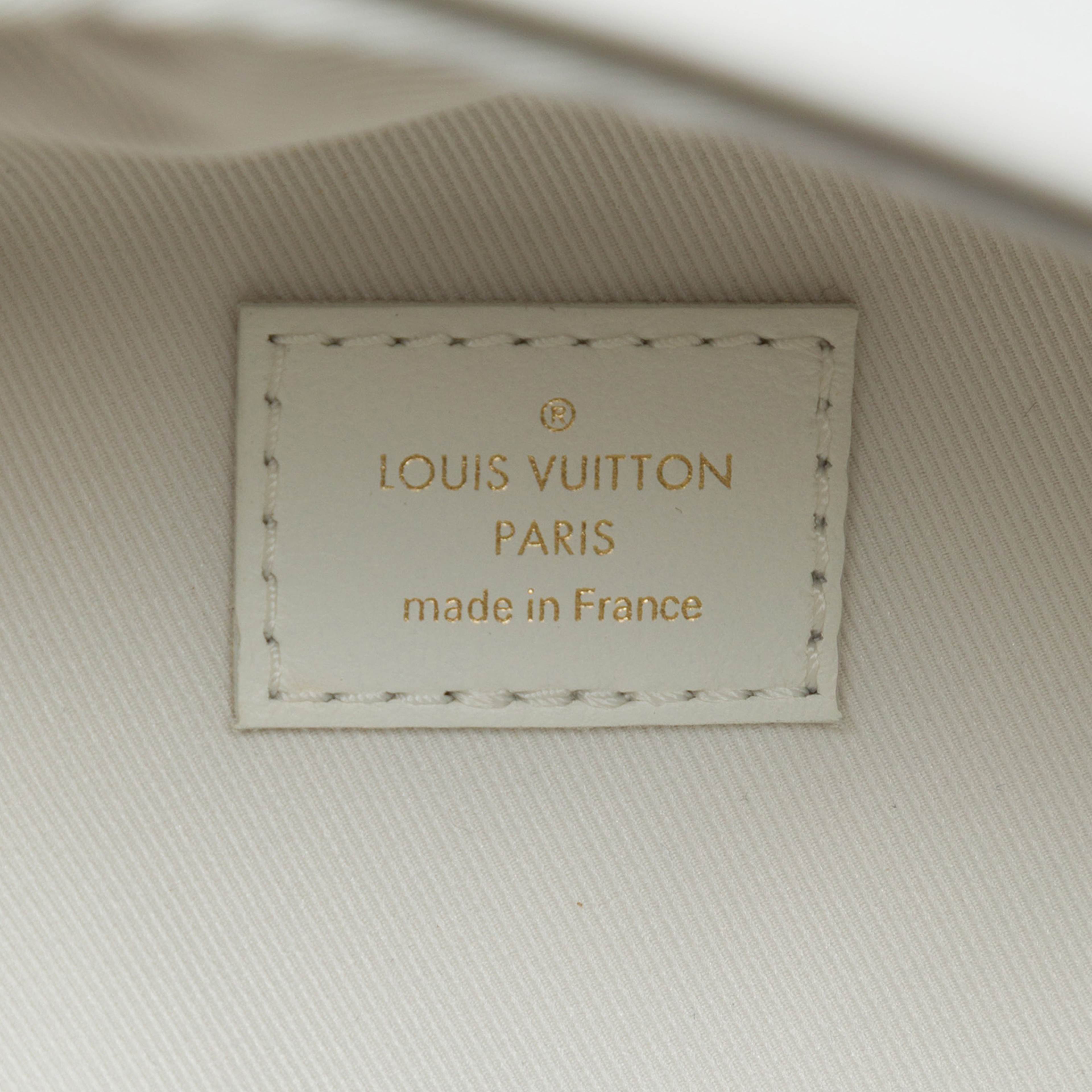 Louis Vuitton Calfskin New Wave Bumbag, från Luxclusif, i färgen vit. Klicka för att öppna bilden i stort format