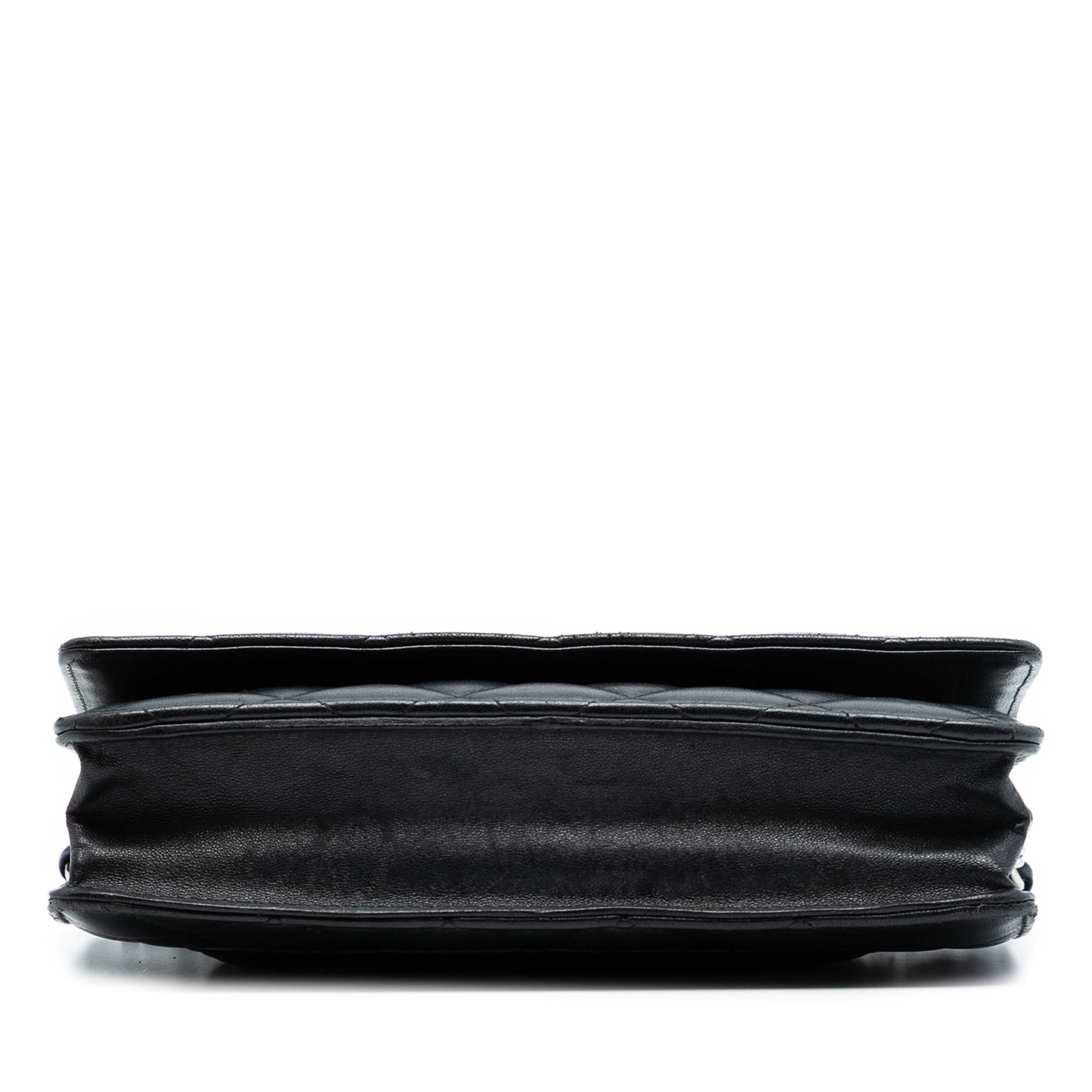 Chanel Cc Quilted Lambskin Wallet On Chain, från Luxclusif, i färgen black. Klicka för att öppna bilden i stort format