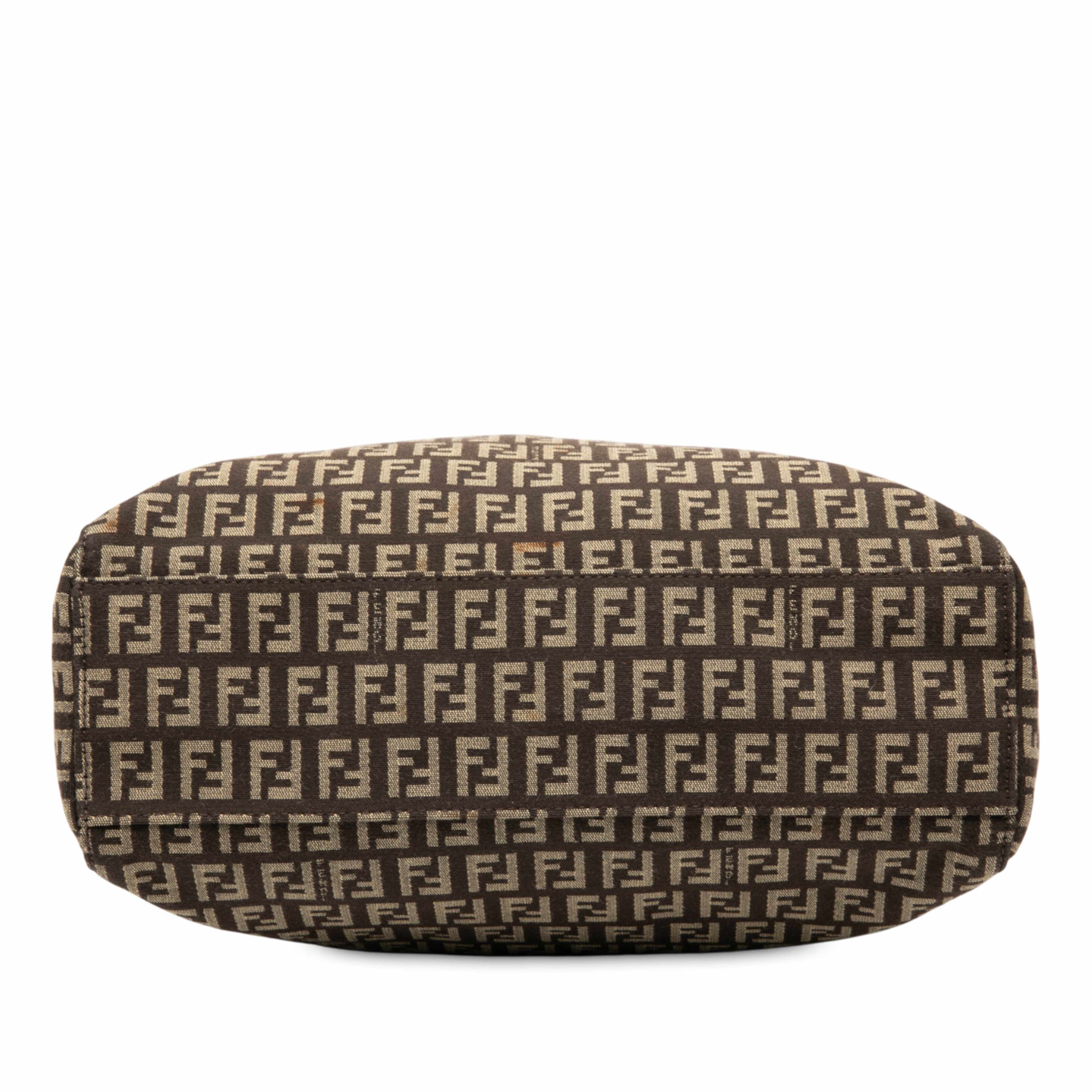 Fendi Zucchino Canvas Tote, från Luxclusif, i färgen brun. Klicka för att öppna bilden i stort format