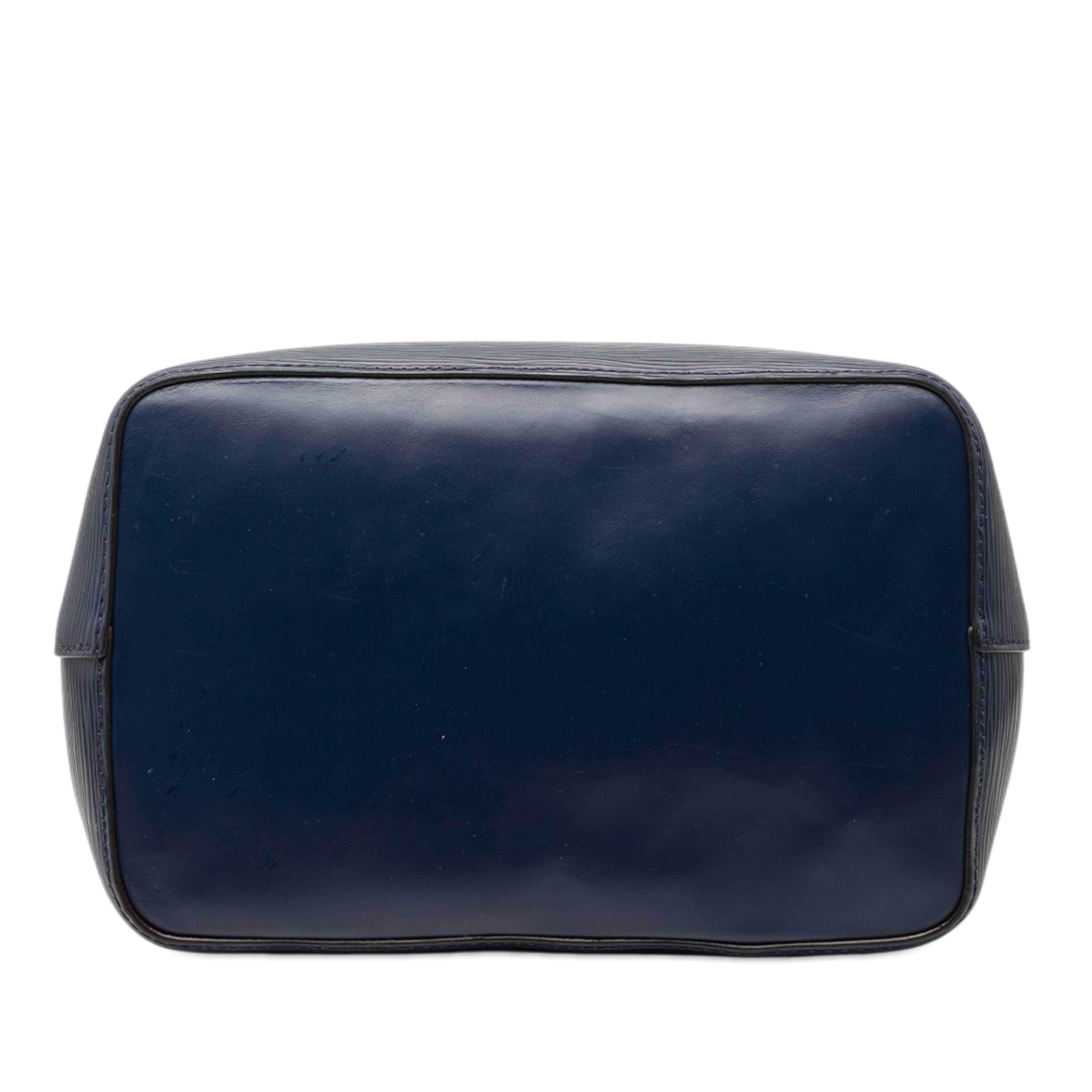 Louis Vuitton Epi Neonoe Mm, från Luxclusif, i färgen navy. Klicka för att öppna bilden i stort format