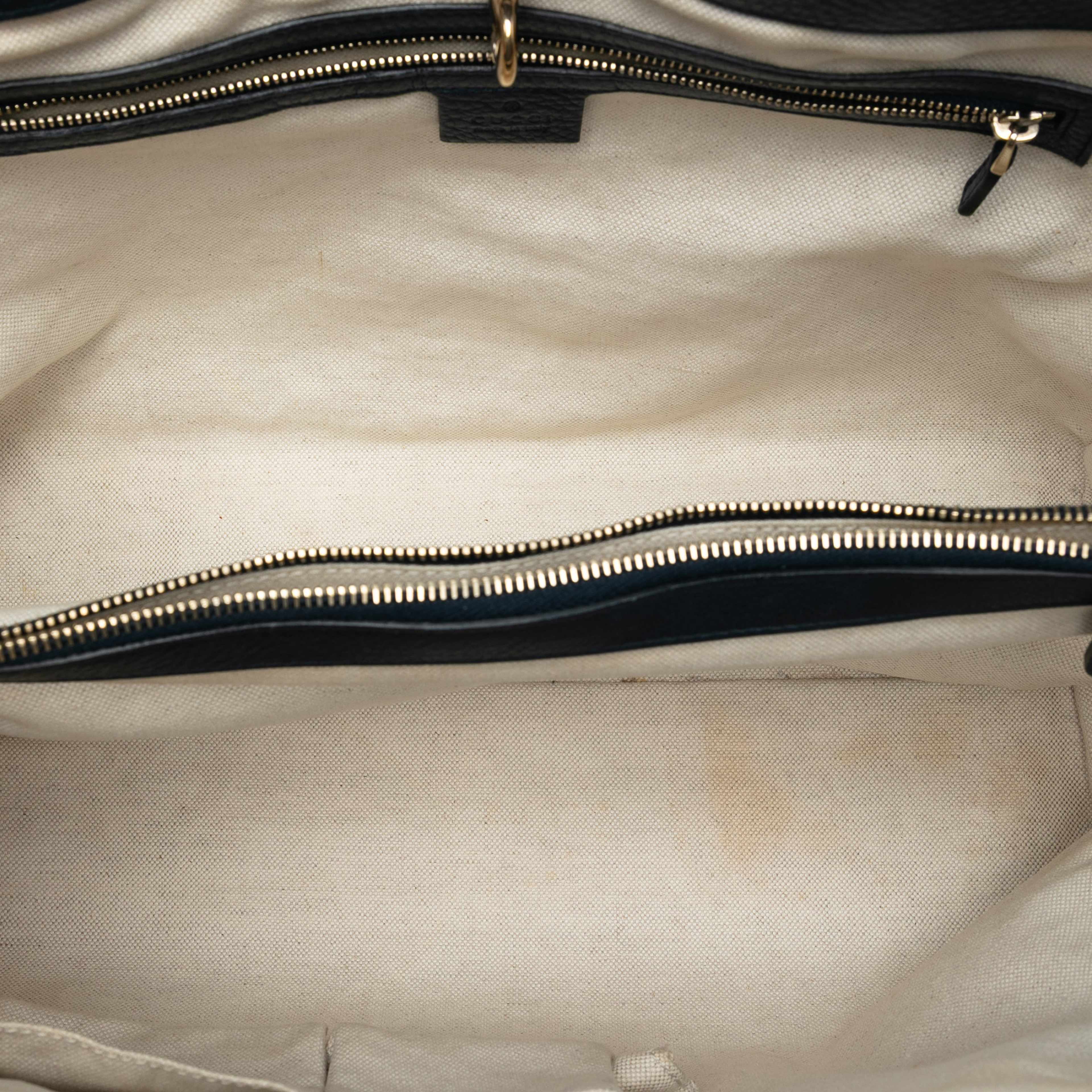 Gucci Medium Leather Bella Tote, från Luxclusif, i färgen navy. Klicka för att öppna bilden i stort format