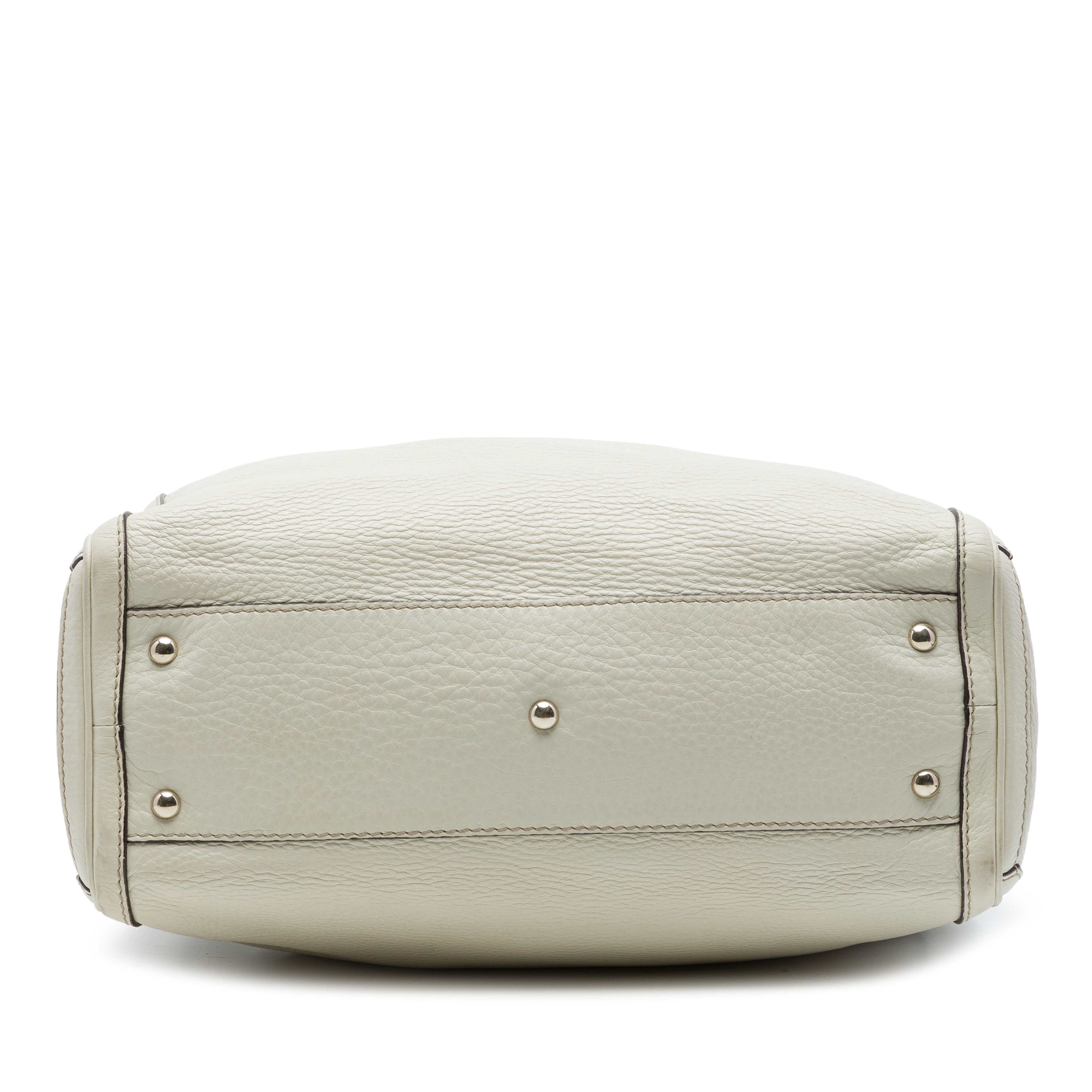 Gucci Calfskin Bella Tote, från Luxclusif, i färgen vit. Klicka för att öppna bilden i stort format