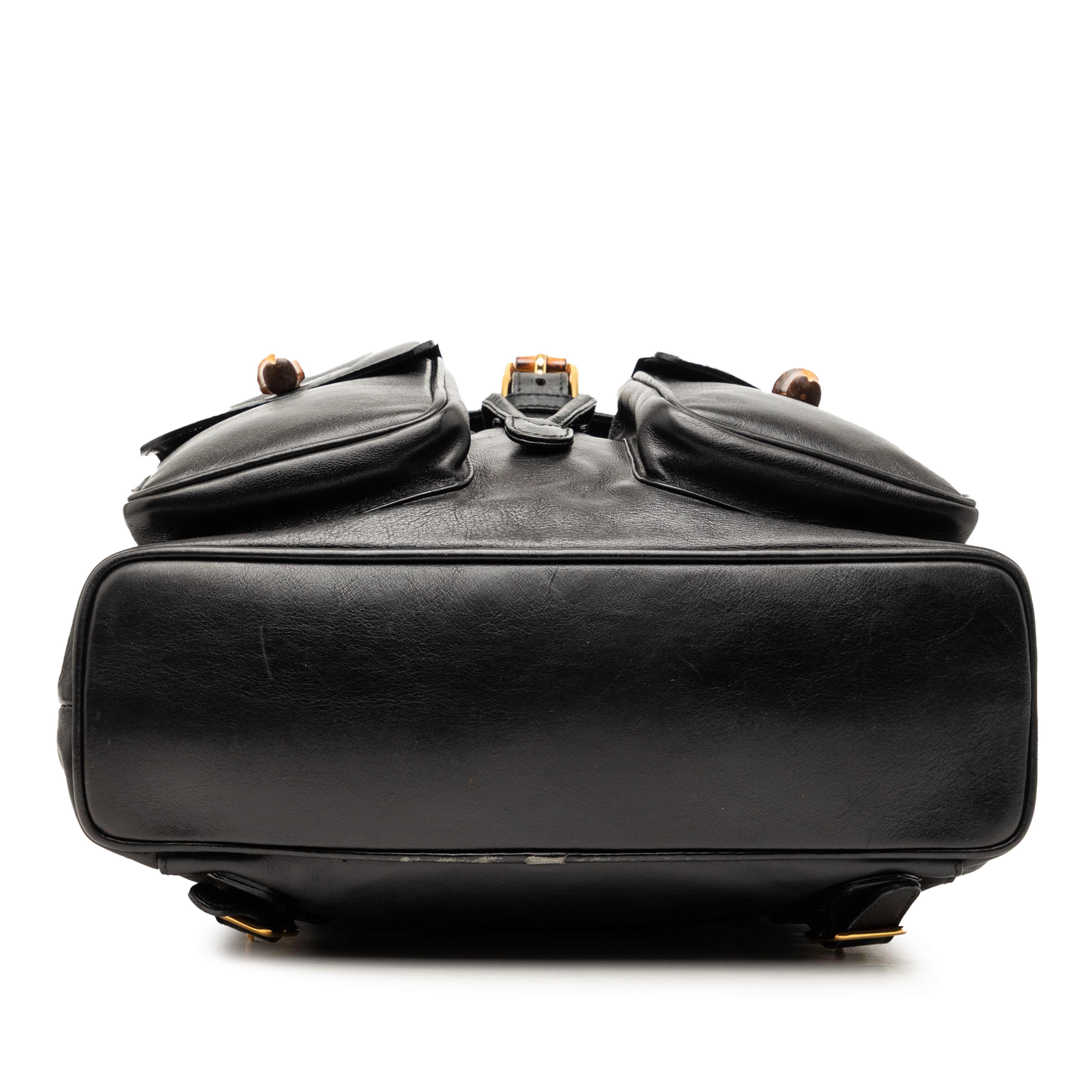 Gucci Calfskin Bamboo Drawstring Backpack, från Luxclusif, i färgen black. Klicka för att öppna bilden i stort format