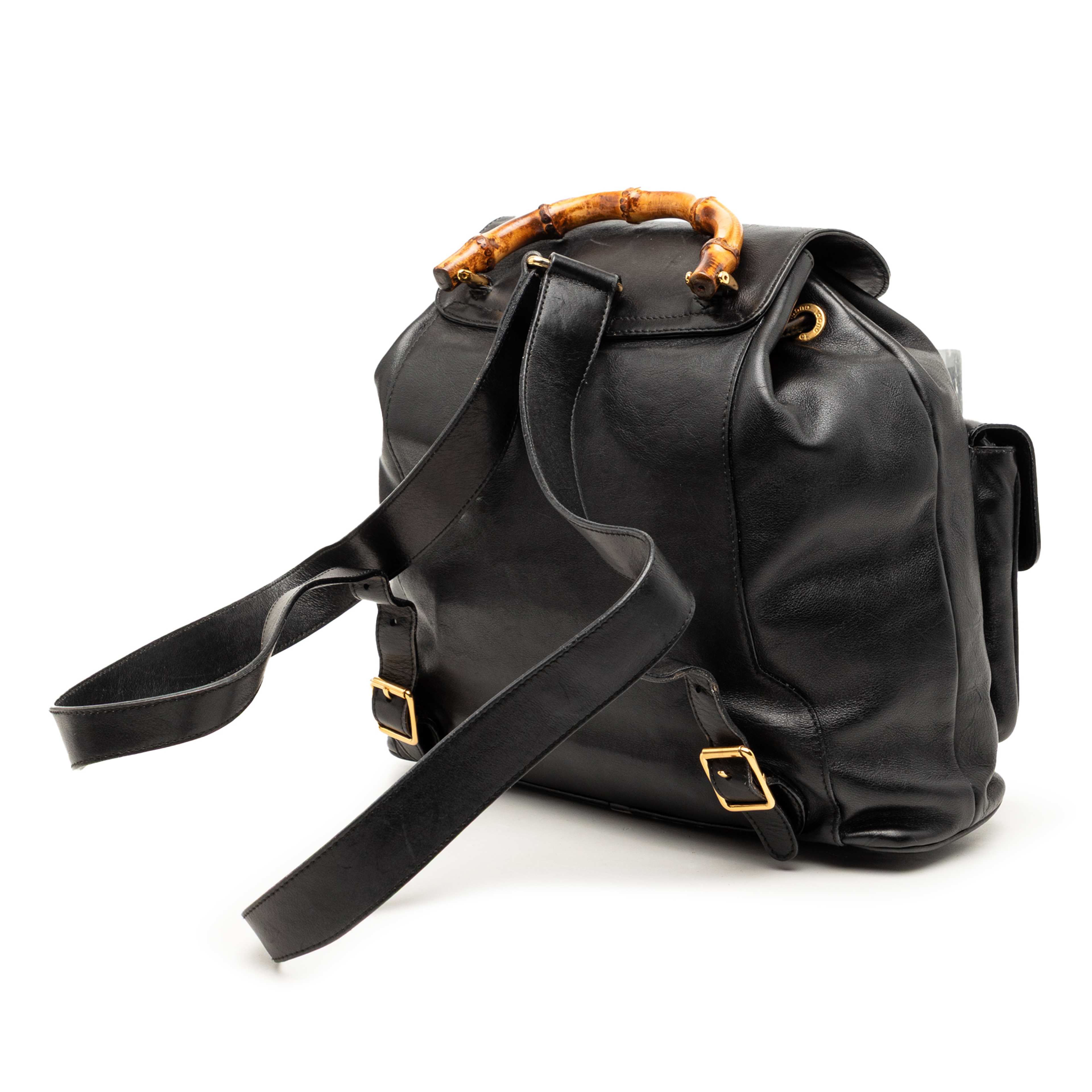 Gucci Calfskin Bamboo Drawstring Backpack, från Luxclusif, i färgen black. Klicka för att öppna bilden i stort format