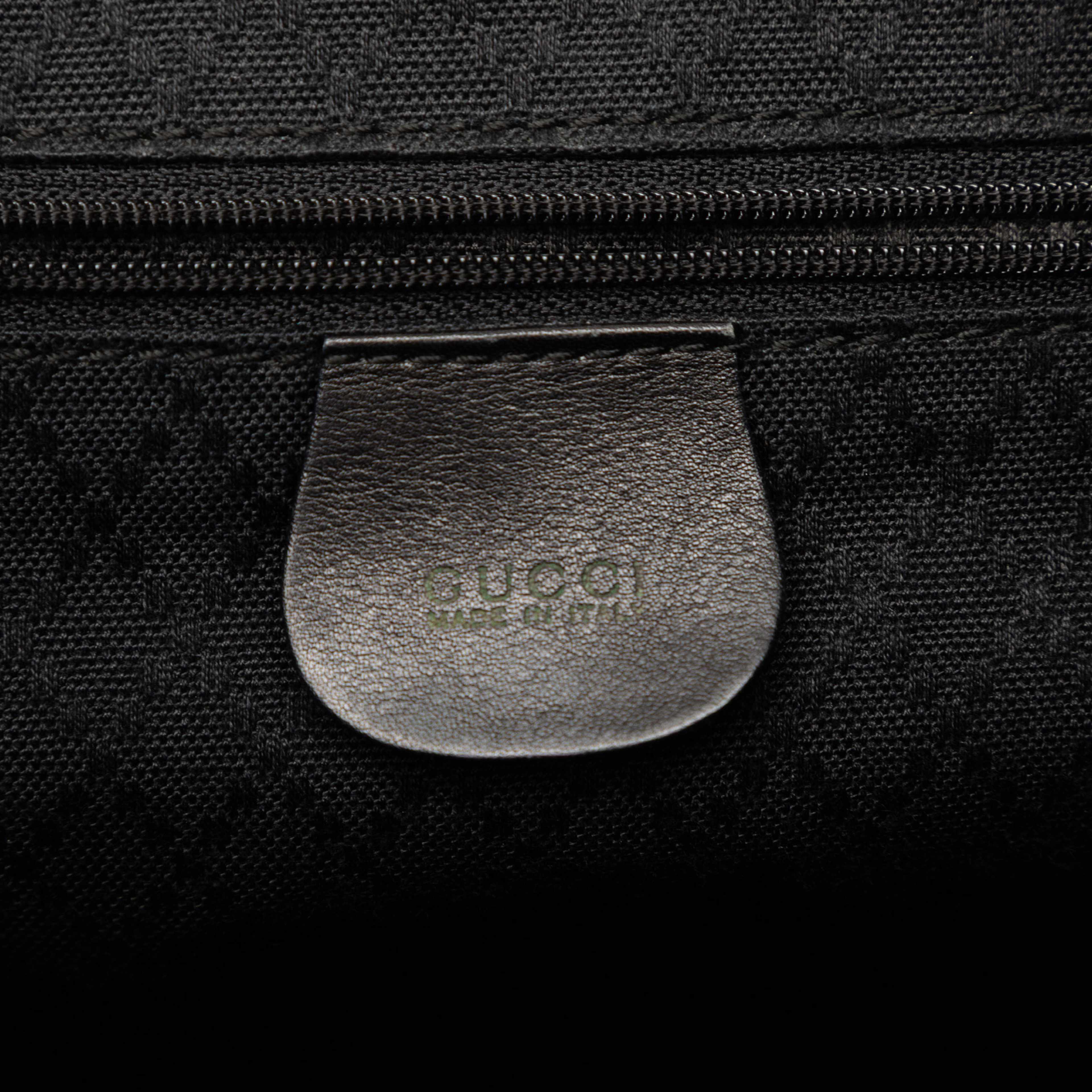 Gucci Calfskin Bamboo Drawstring Backpack, från Luxclusif, i färgen svart. Klicka för att öppna bilden i stort format