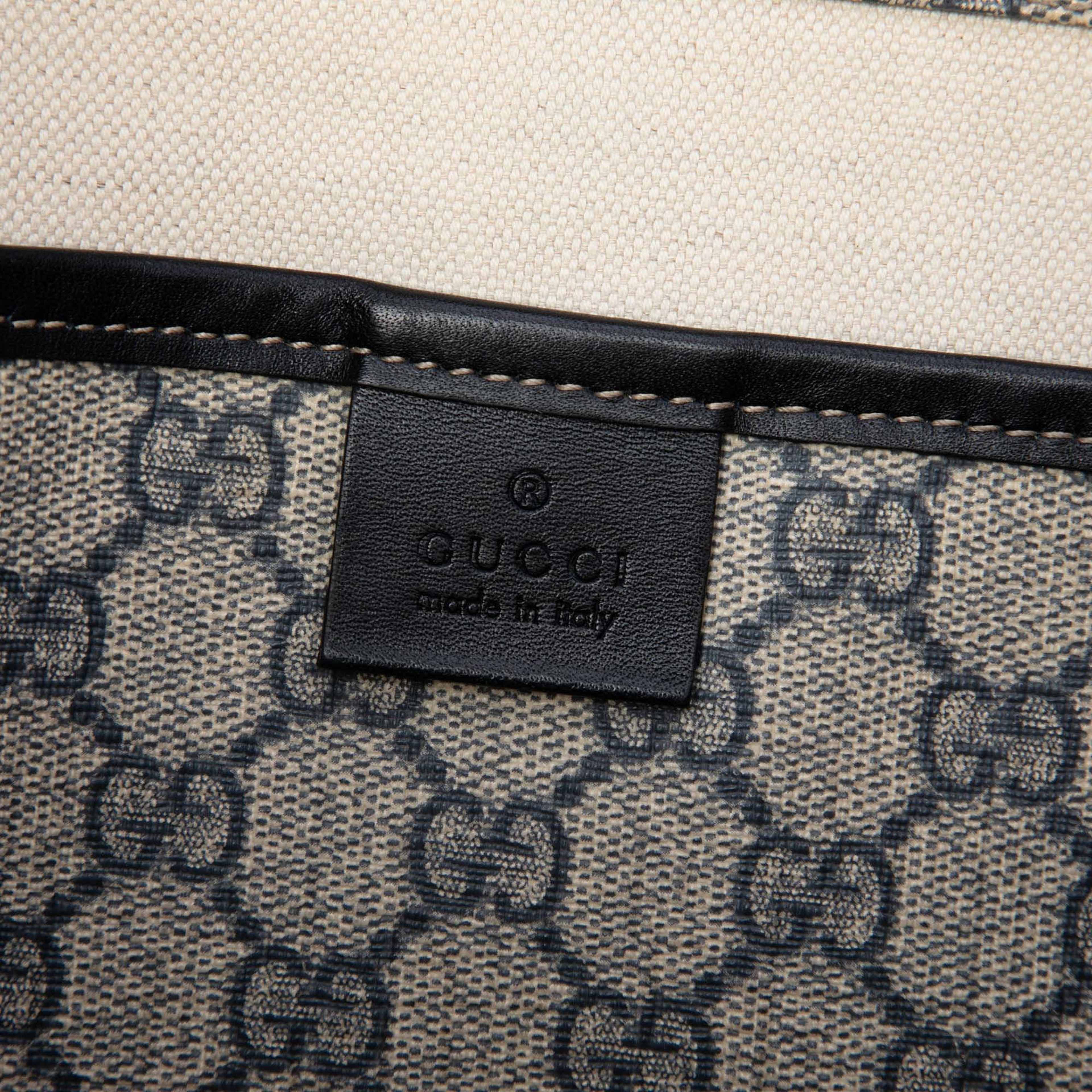 Gucci Gg Supreme Web Messenger Bag, från Luxclusif, i färgen beige. Klicka för att öppna bilden i stort format
