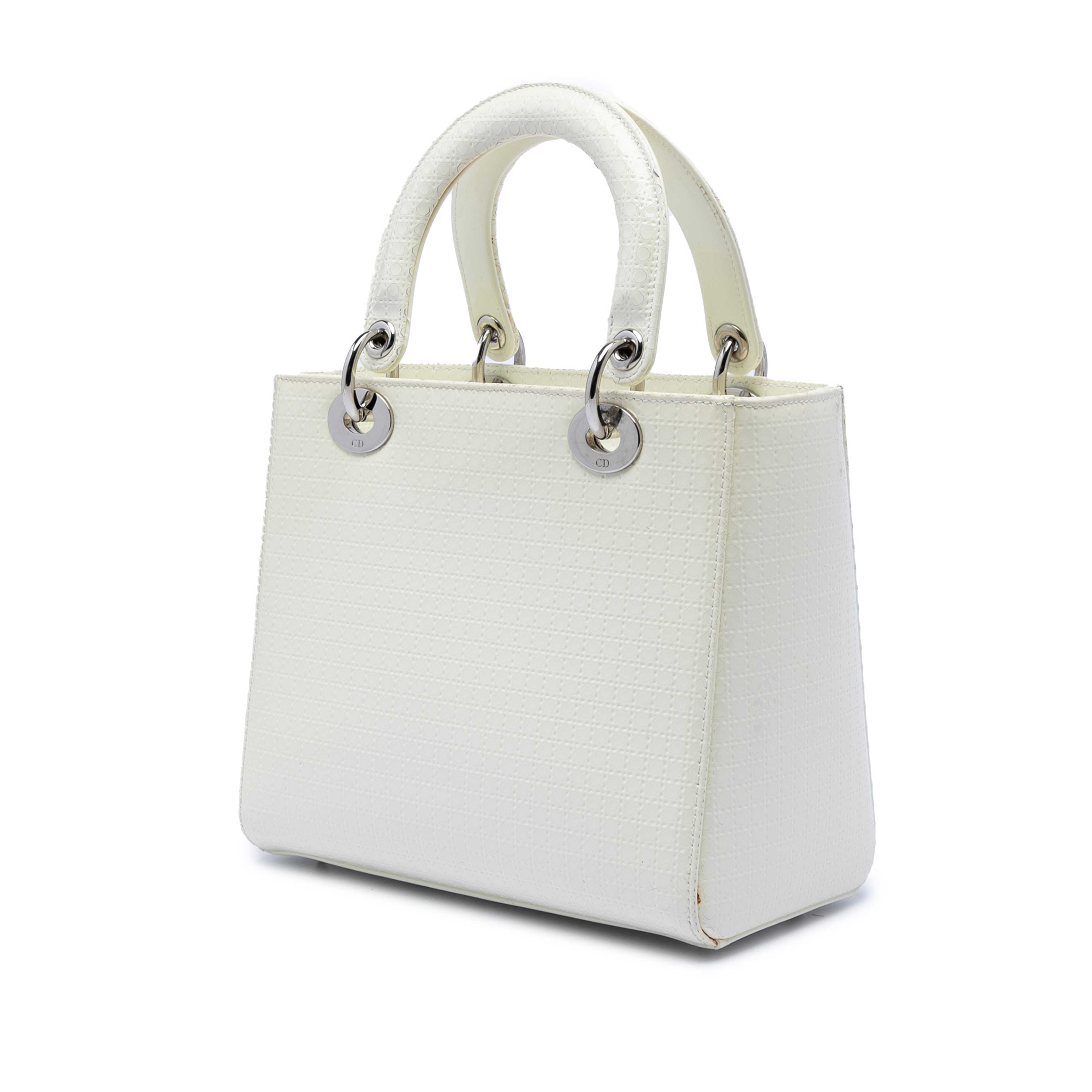 Dior Medium Patent Microcannage Lady Dior, från Luxclusif, i färgen ivory. Klicka för att öppna bilden i stort format