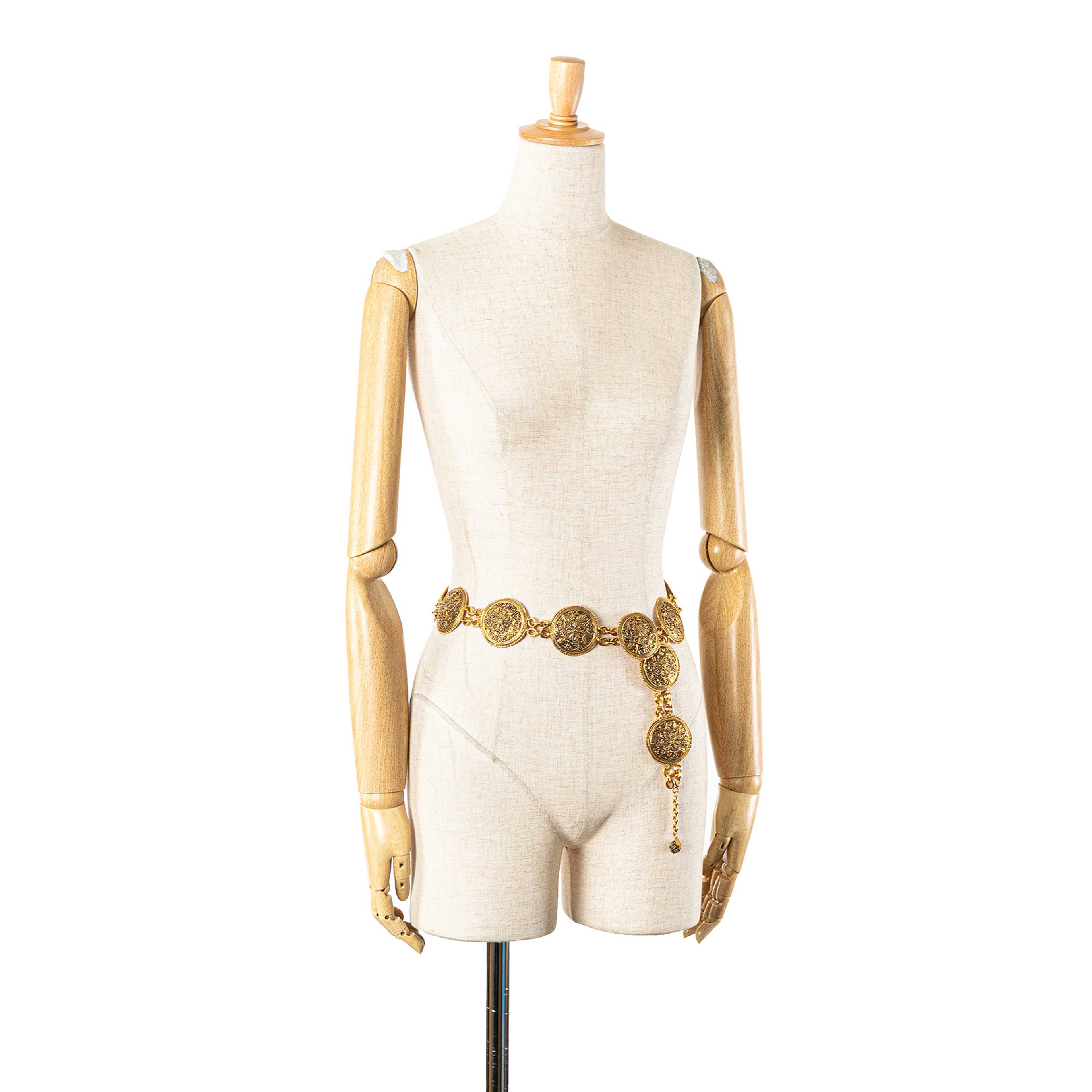 Chanel Gold Plated Coin Medallion Belt, från Luxclusif, i färgen gold. Klicka för att öppna bilden i stort format