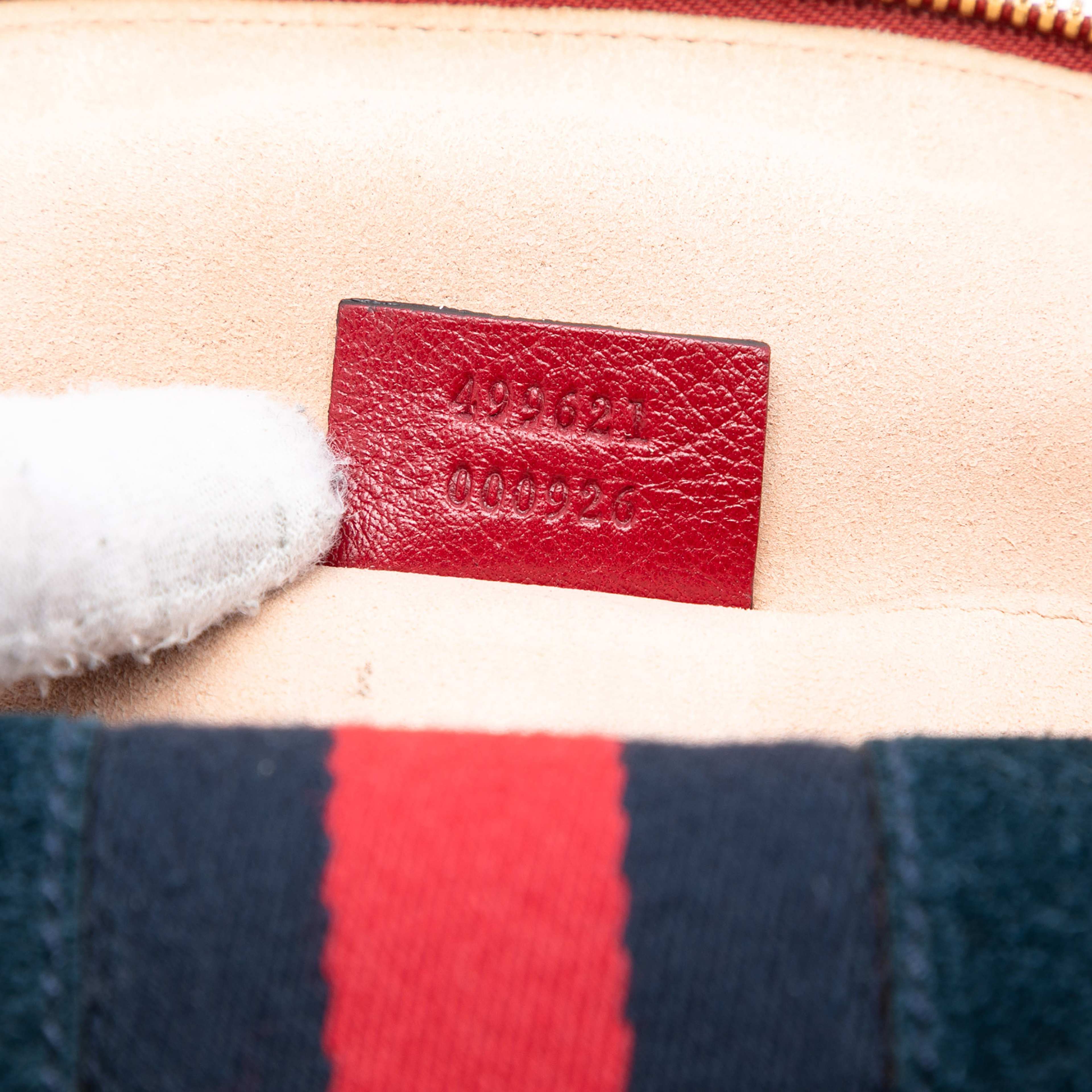 Gucci Small Suede Ophidia Dome Crossbody, från Luxclusif, i färgen navy. Klicka för att öppna bilden i stort format