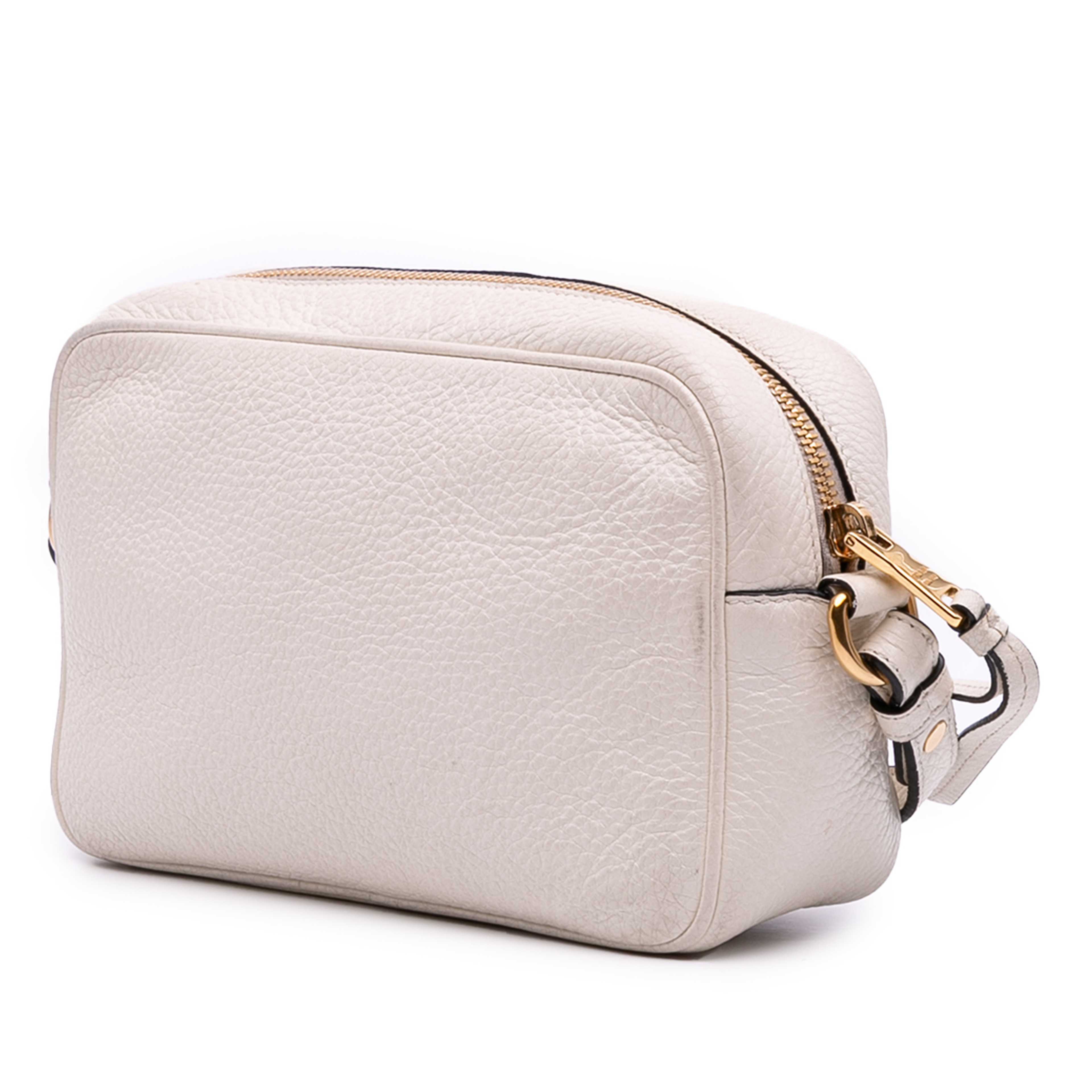 Prada Vitello Daino Camera Bag, från Luxclusif, i färgen white. Klicka för att öppna bilden i stort format