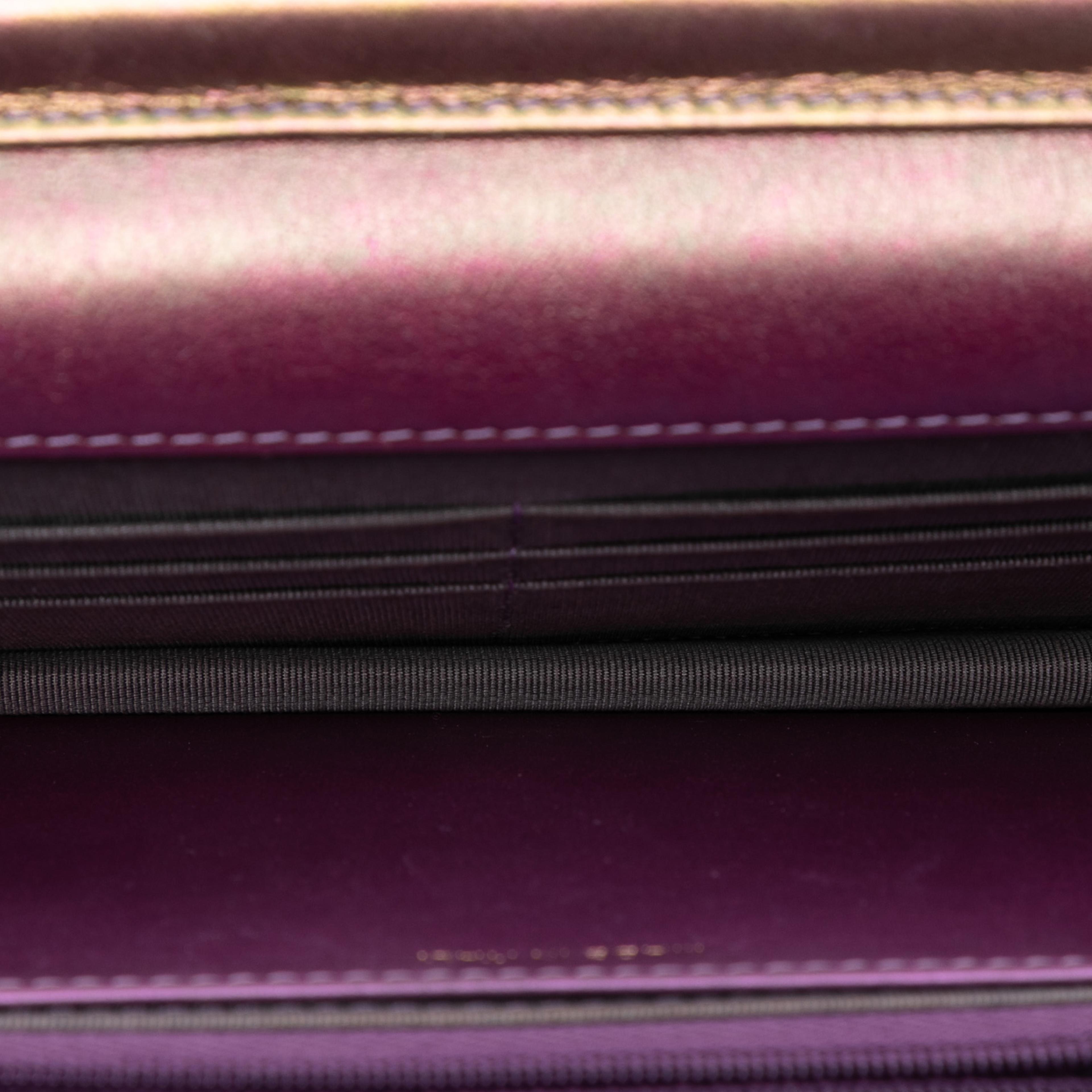 Chanel Cc Quilted Iridescent Lambskin Wallet On Chain, från Luxclusif, i färgen purple. Klicka för att öppna bilden i stort format