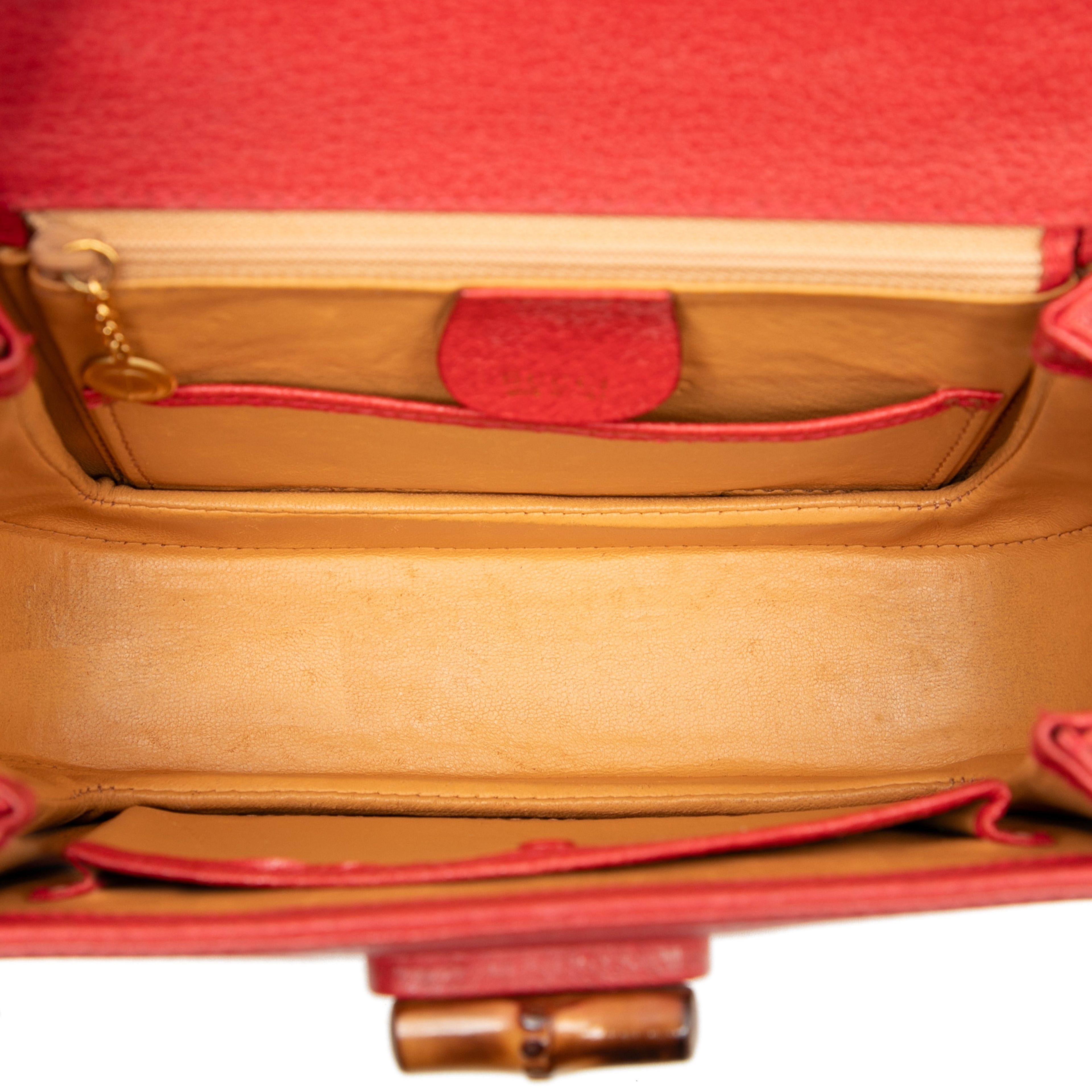 Gucci Grained Calfskin Bamboo Night, från Luxclusif, i färgen red. Klicka för att öppna bilden i stort format