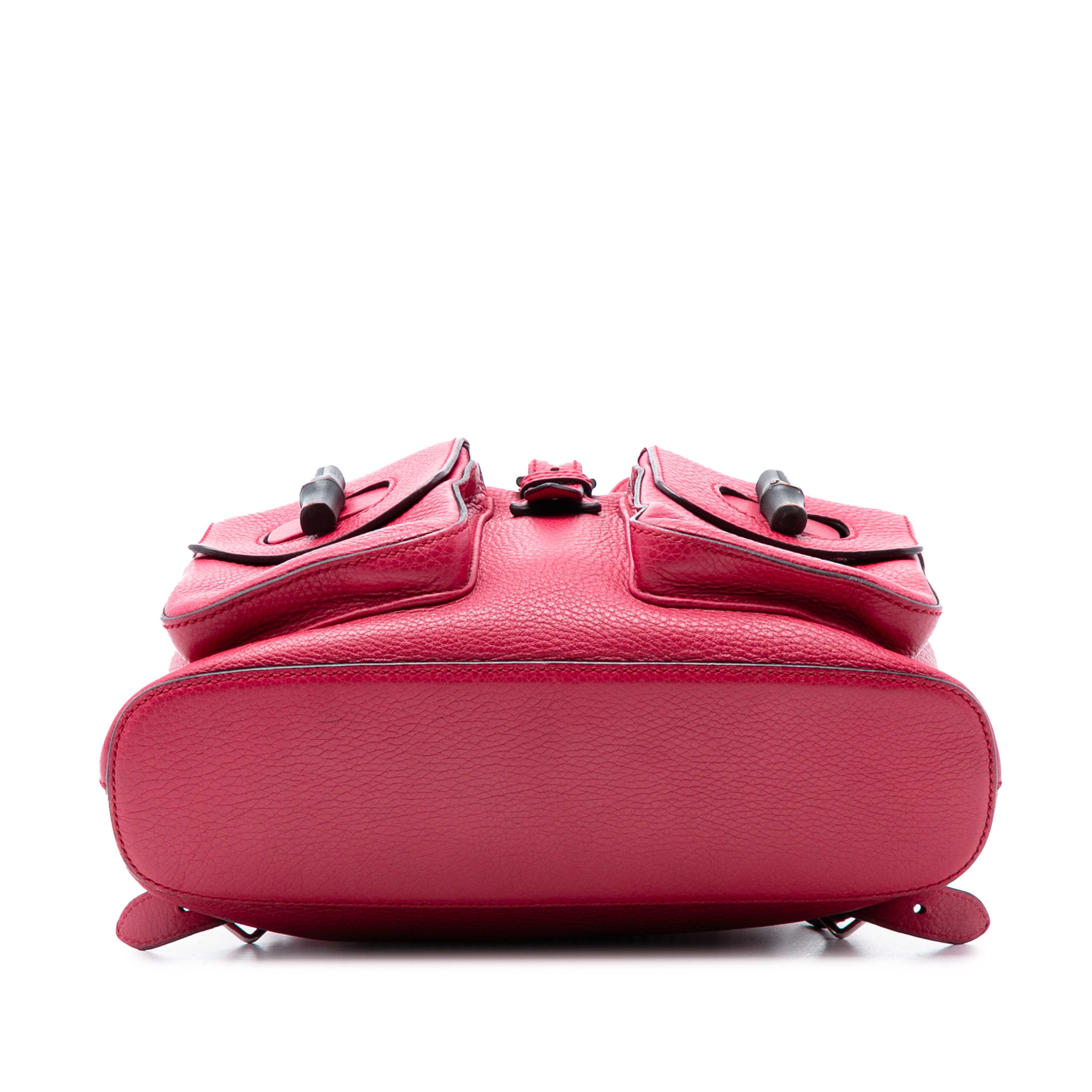 Gucci Leather Bamboo Tassel Backpack, från Luxclusif, i färgen rosa. Klicka för att öppna bilden i stort format