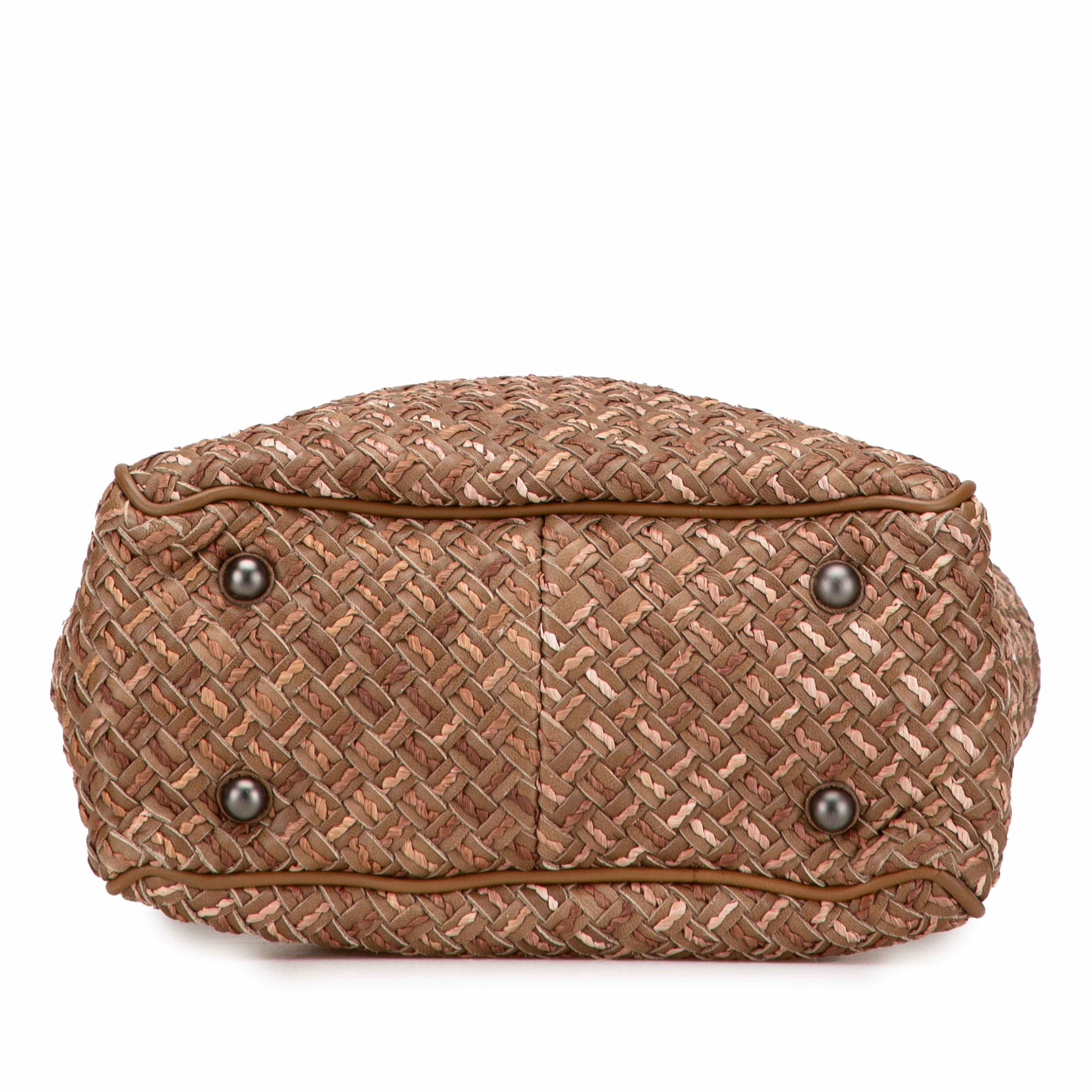Bottega Veneta Calfskin Intrecciato Paglia Tote, från Luxclusif, i färgen brun. Klicka för att öppna bilden i stort format