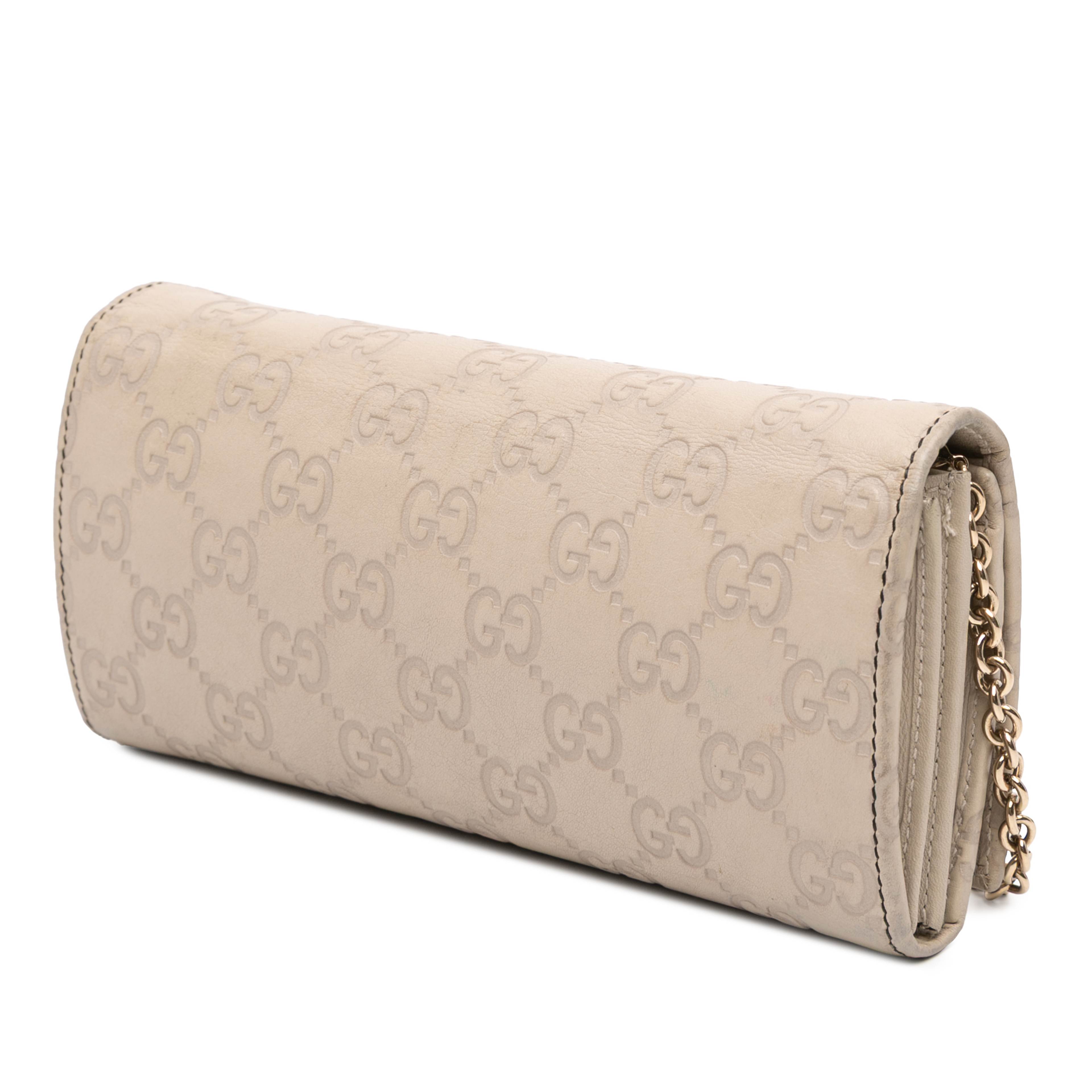 Gucci Guccissima Emily Wallet On Chain, från Luxclusif, i färgen grå. Klicka för att öppna bilden i stort format