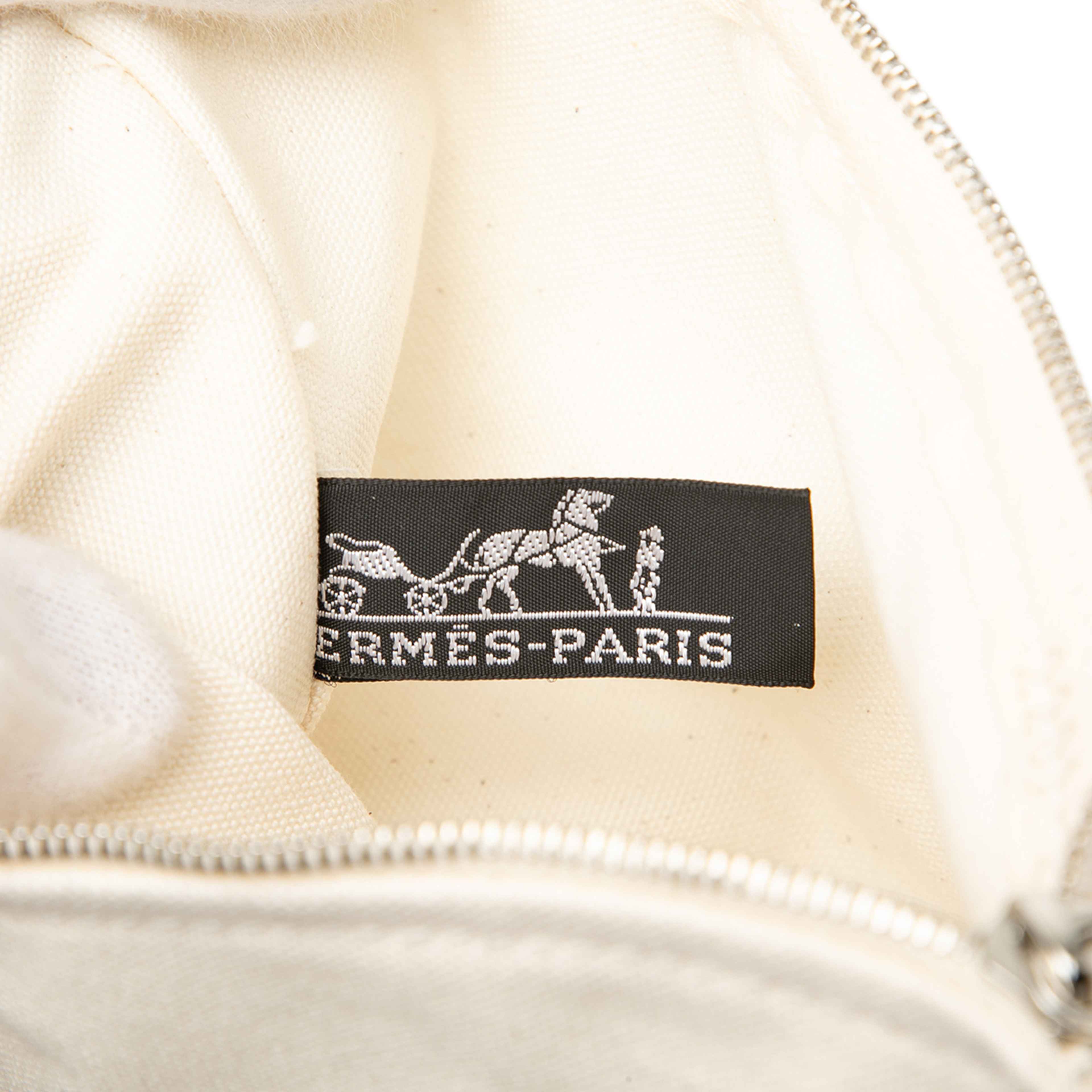 Hermès Canvas Sac De Plage, från Luxclusif, i färgen light brown. Klicka för att öppna bilden i stort format