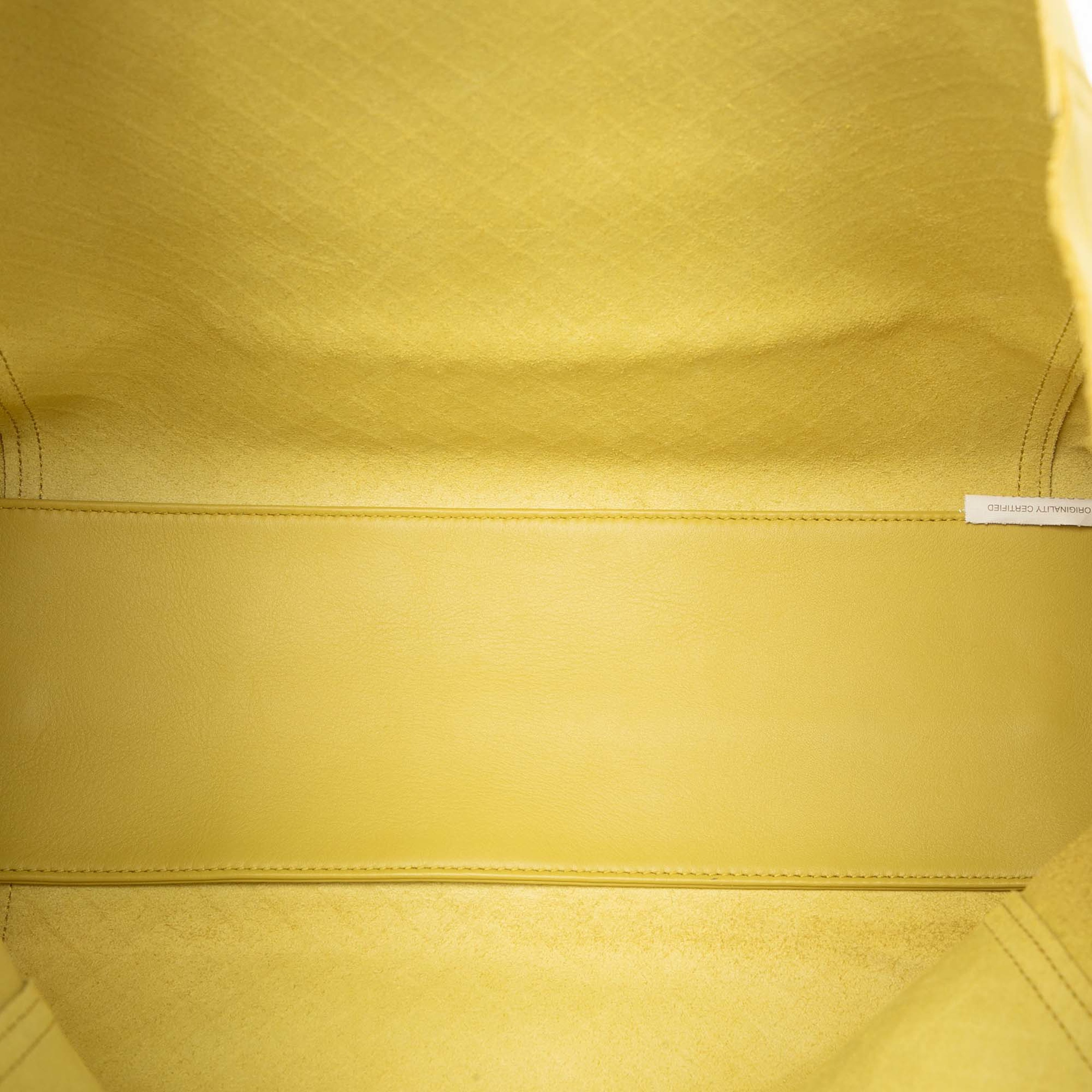 Bottega Veneta Leather Intrecciomirage Tote, från Luxclusif, i färgen yellow. Klicka för att öppna bilden i stort format