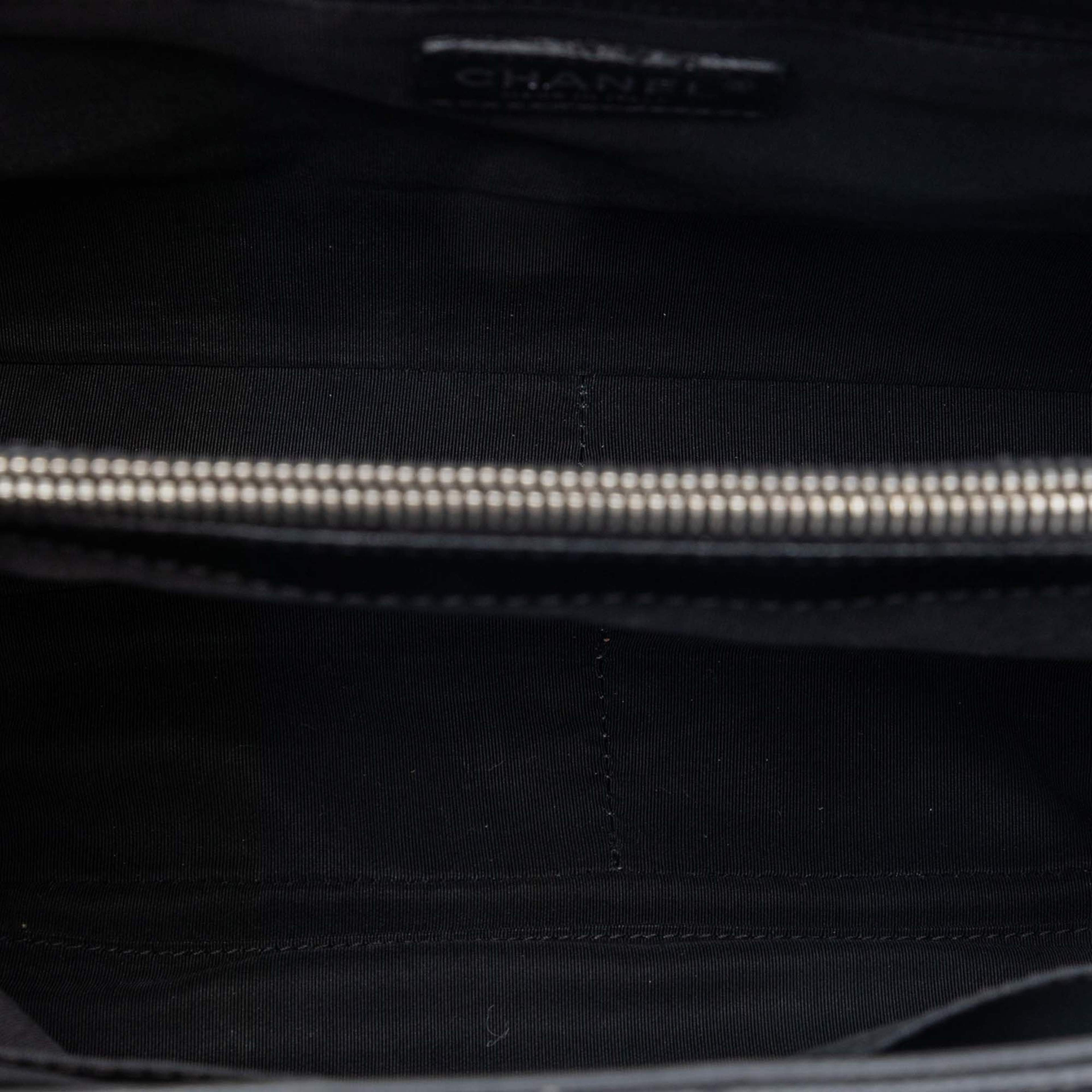 Chanel Caviar Grand Shopping Tote, från Luxclusif, i färgen black. Klicka för att öppna bilden i stort format
