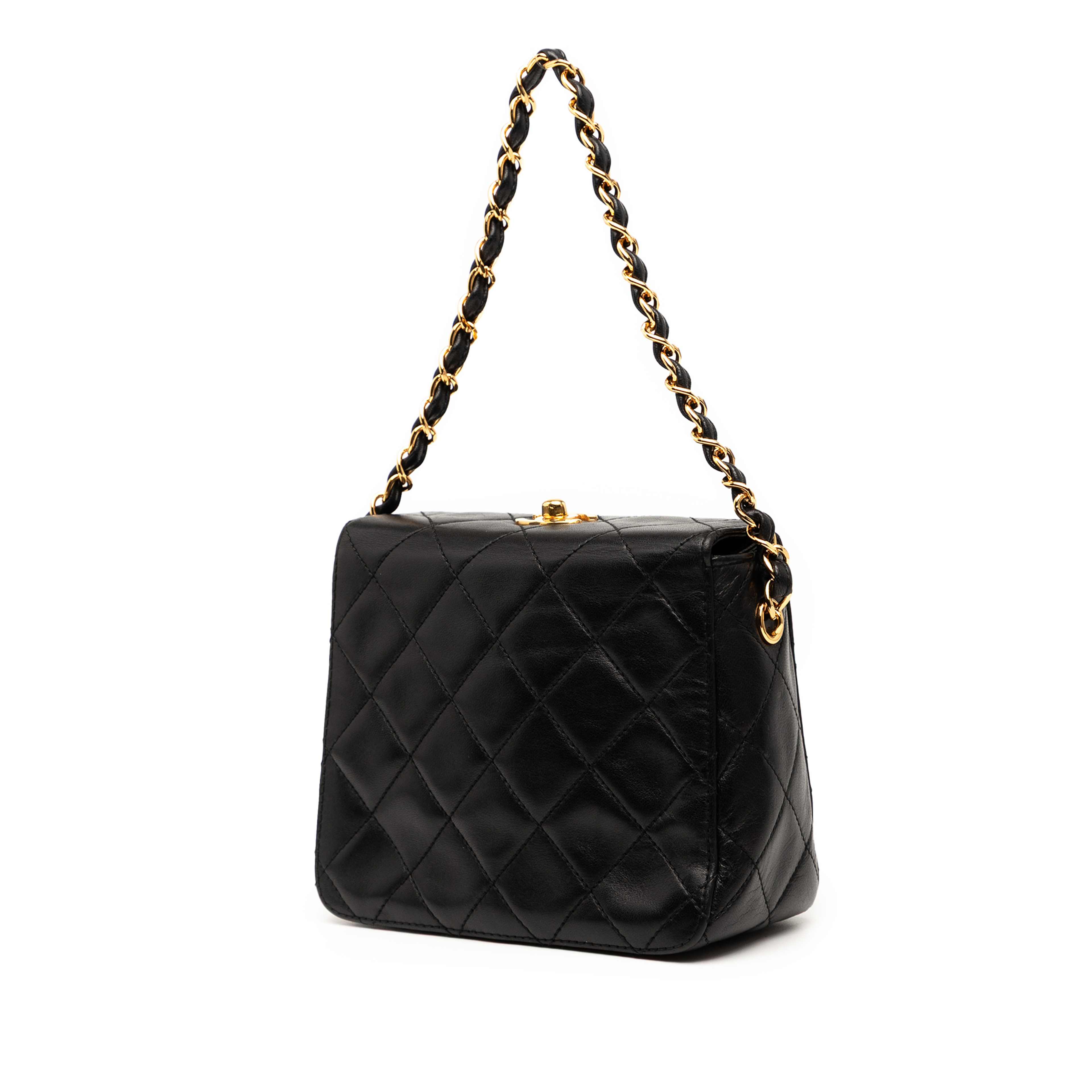Chanel Cc Quilted Lambskin Turnlock Handbag, från Luxclusif, i färgen black. Klicka för att öppna bilden i stort format