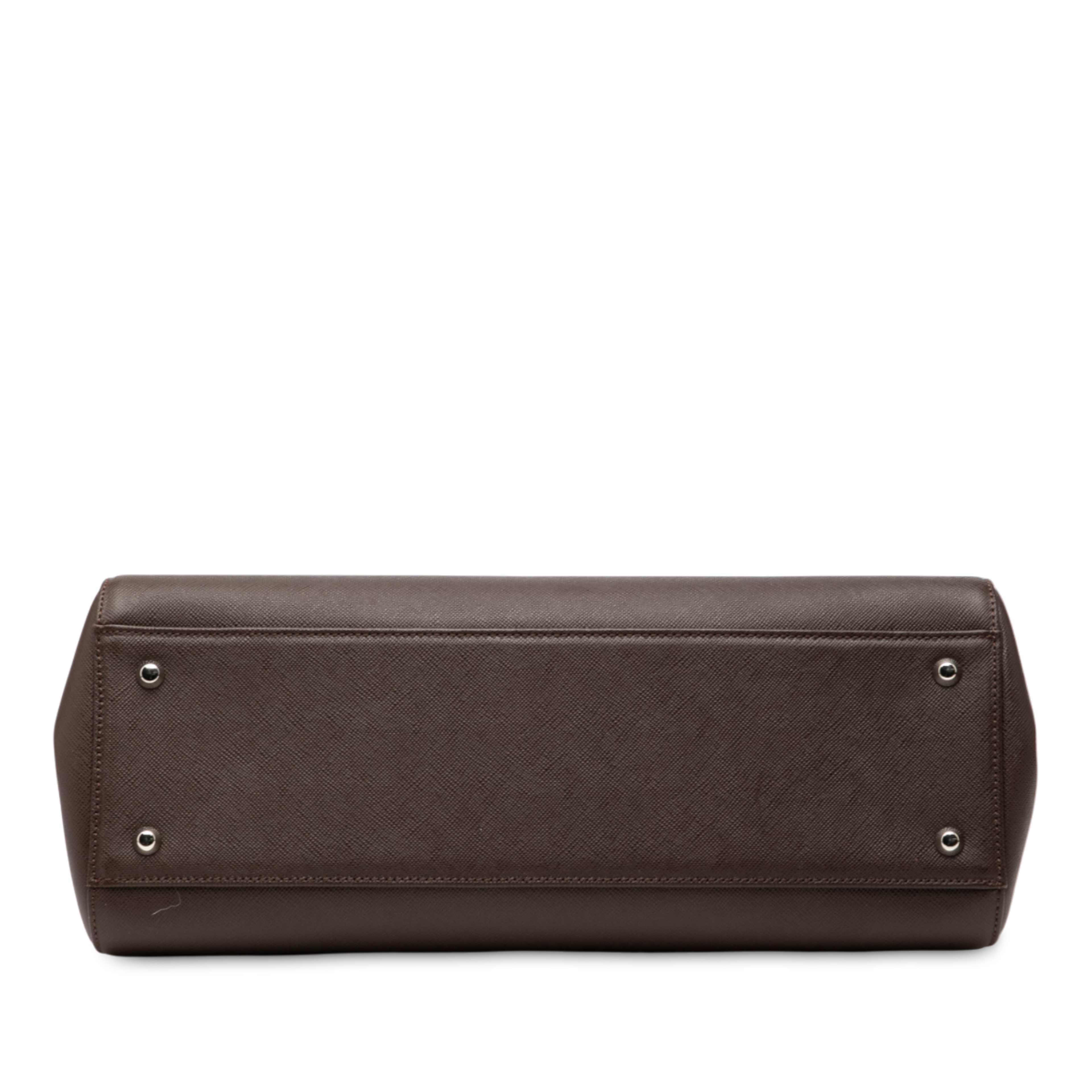 Burberry Leather Handbag, från Luxclusif, i färgen dark brown. Klicka för att öppna bilden i stort format