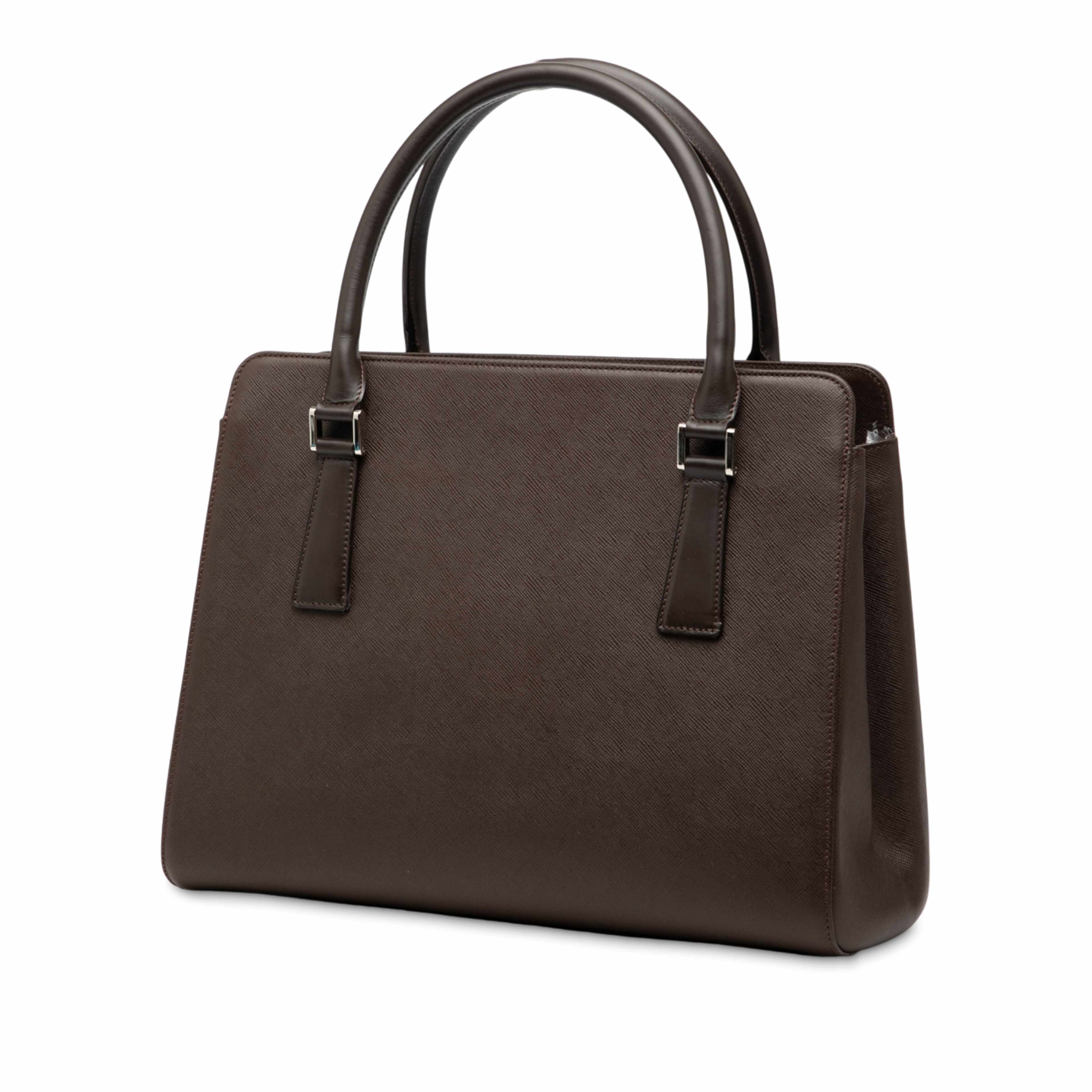 Burberry Leather Handbag, från Luxclusif, i färgen dark brown. Klicka för att öppna bilden i stort format