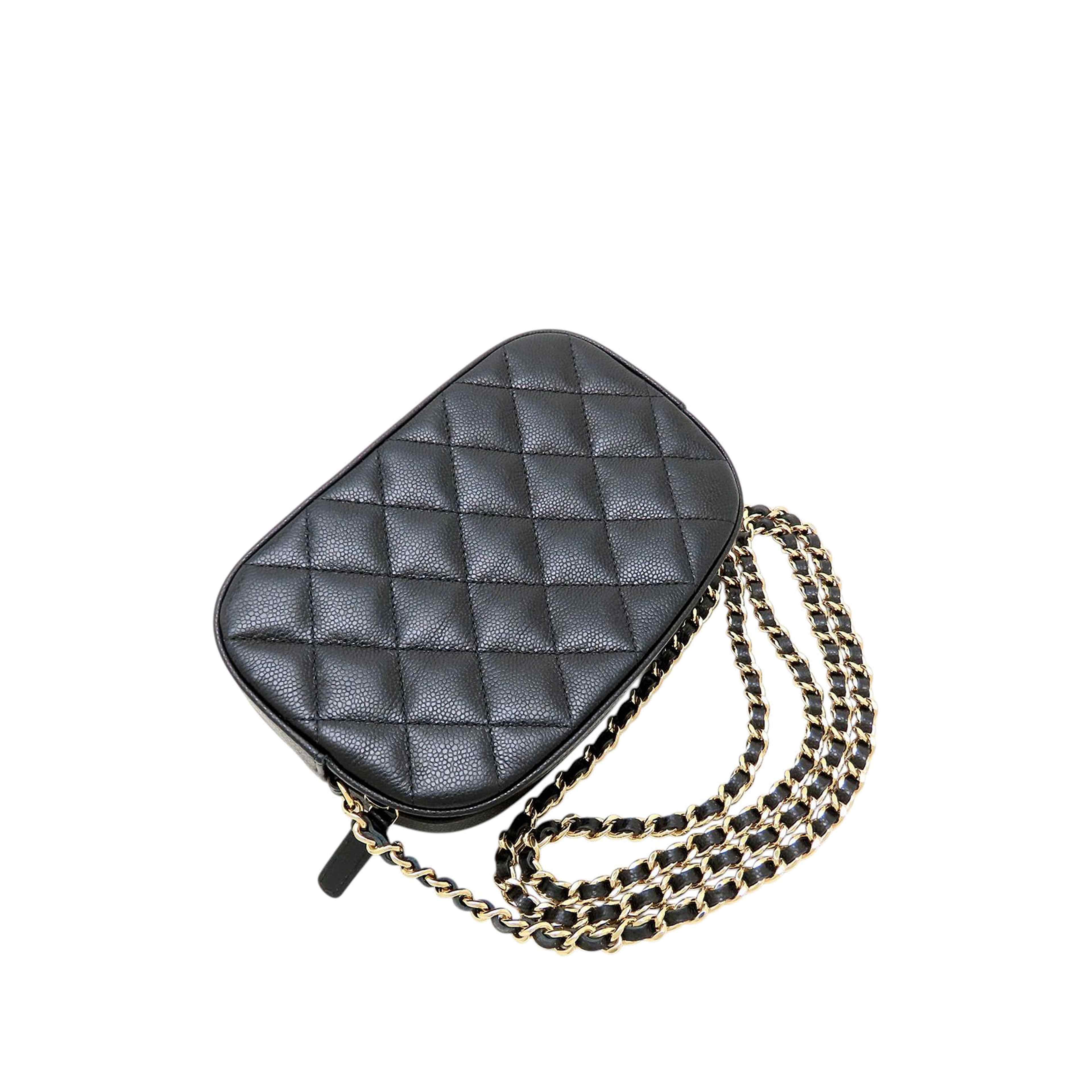 Chanel Cc Quilted Caviar Camera Bag, från Luxclusif, i färgen svart. Klicka för att öppna bilden i stort format