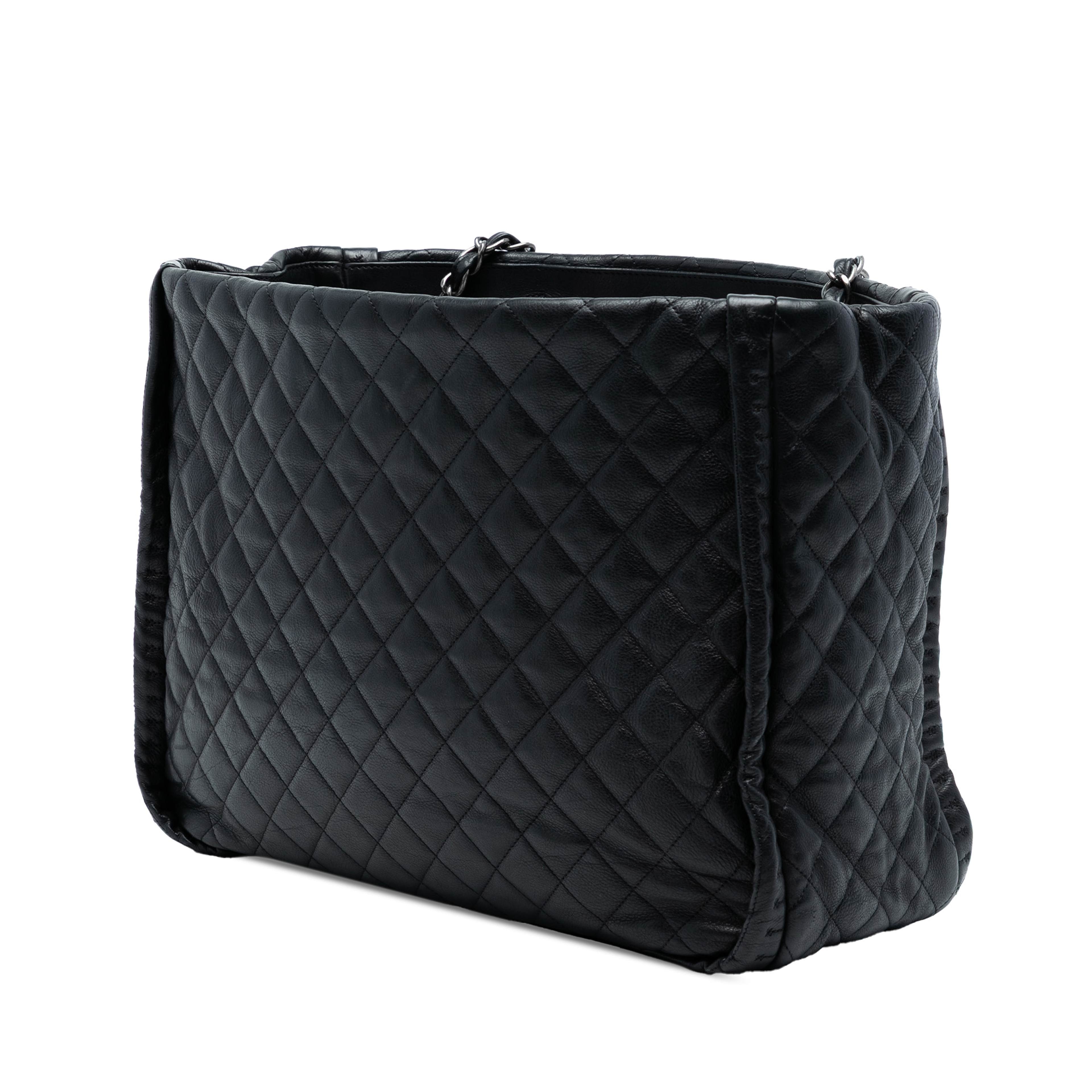 Chanel Cc Quilted Calfskin Istanbul Tote, från Luxclusif, i färgen black. Klicka för att öppna bilden i stort format
