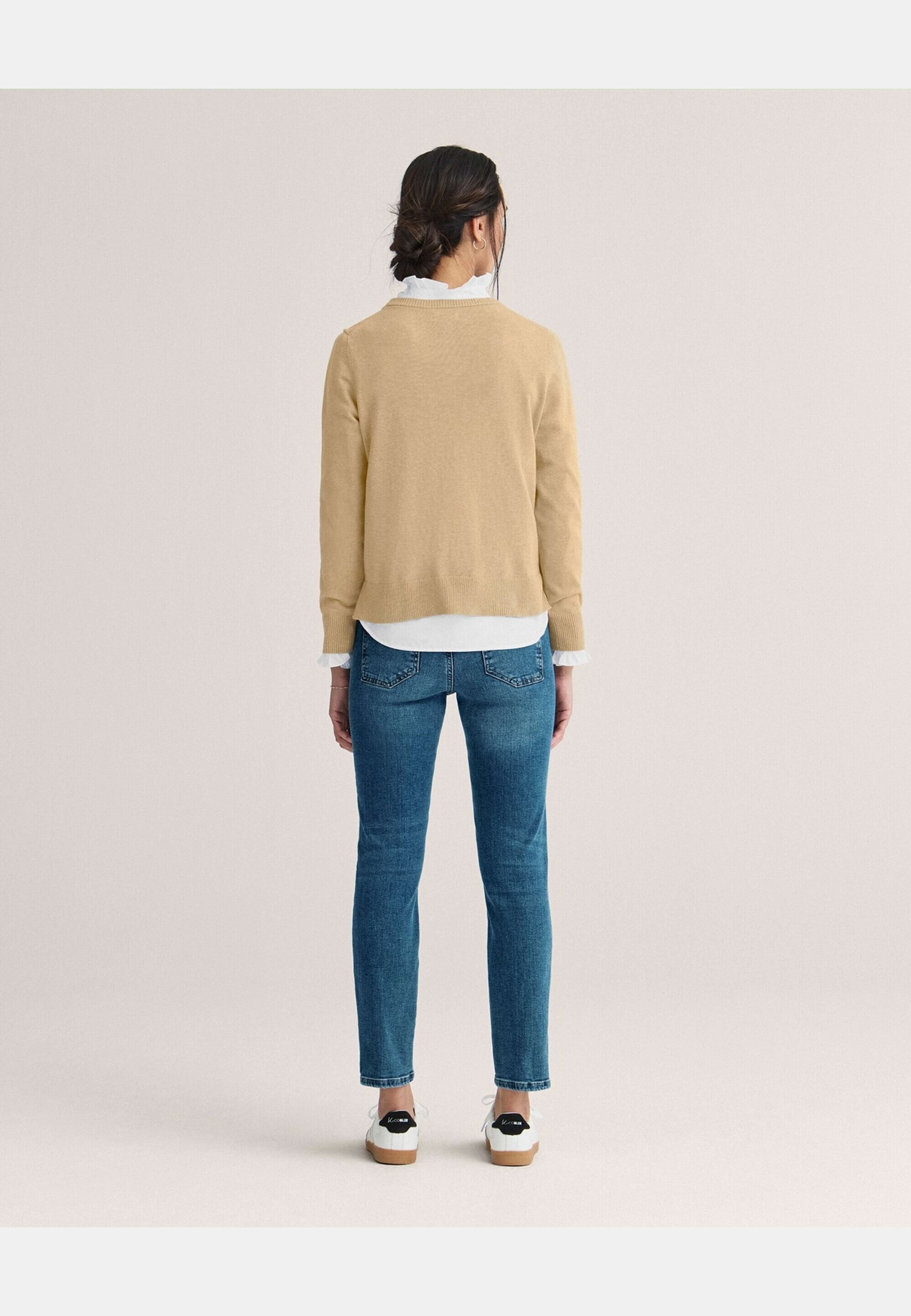 Stickad Tröja Holly, från Newhouse, i färgen beige. Klicka för att öppna bilden i stort format