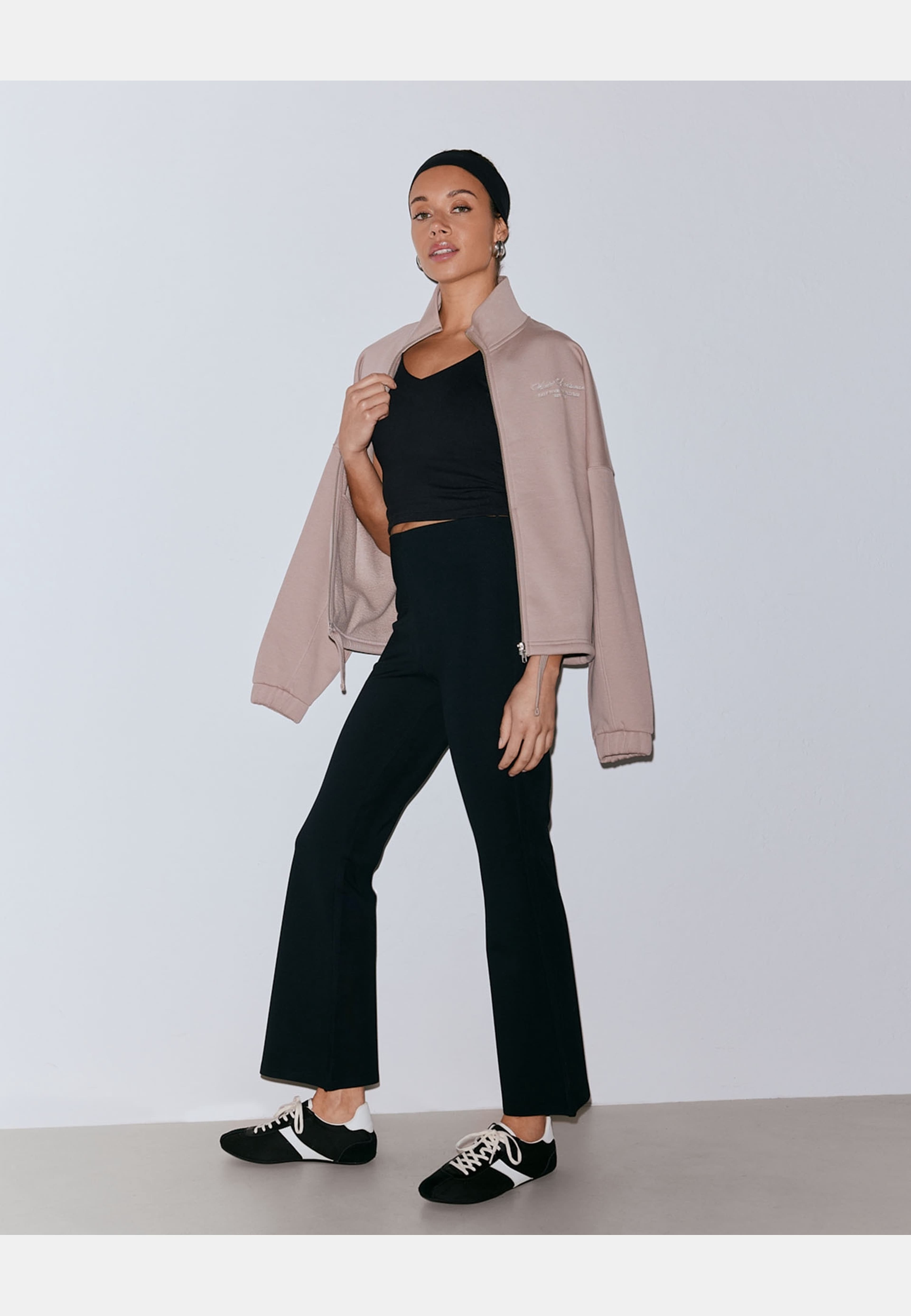 Luxe Flare Leggings, från aim'n, i färgen black. Klicka för att öppna bilden i stort format