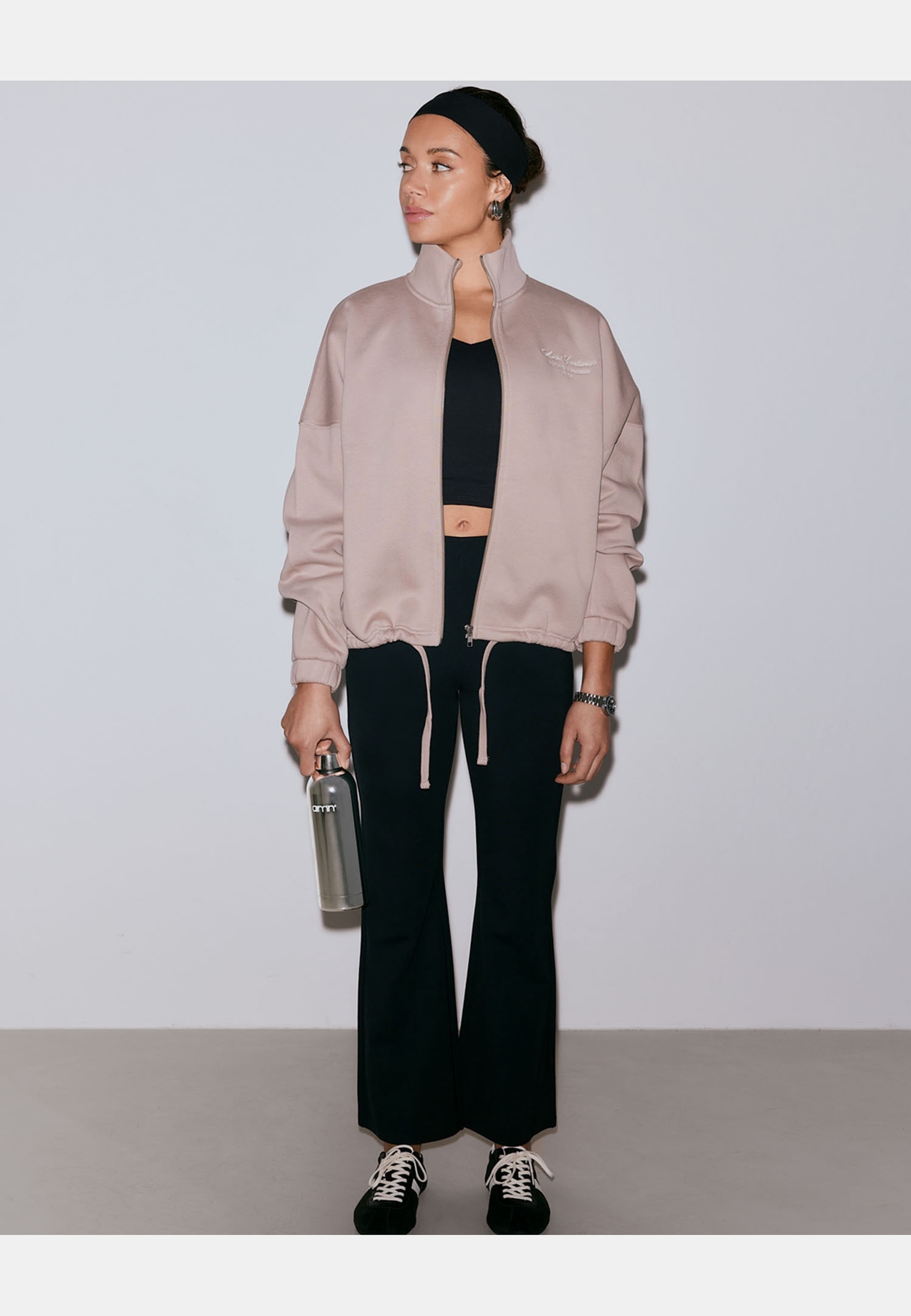 Luxe Flare Leggings, från aim'n, i färgen black. Klicka för att öppna bilden i stort format