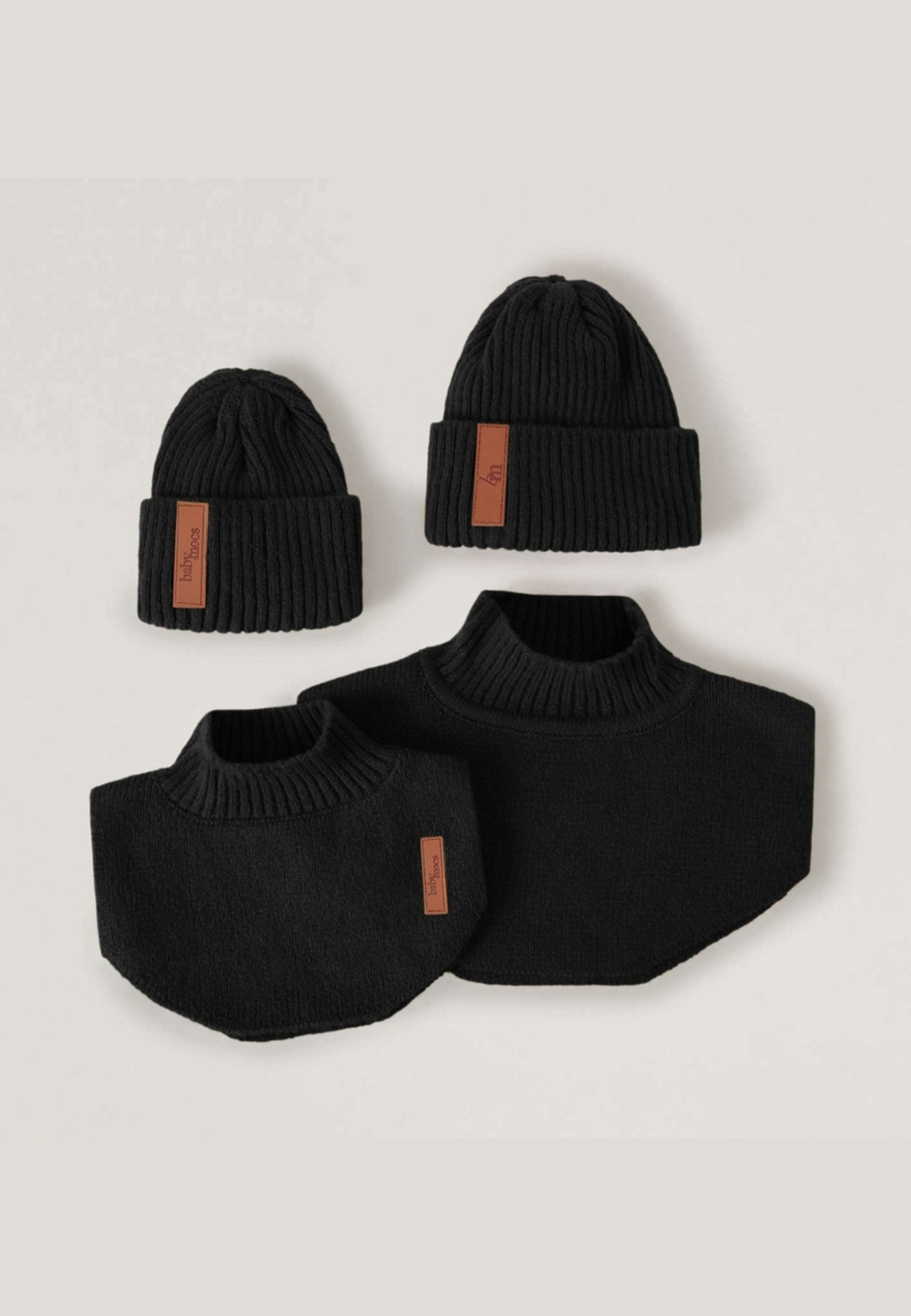 Beanie, från BabyMocs, i färgen black. Klicka för att öppna bilden i stort format