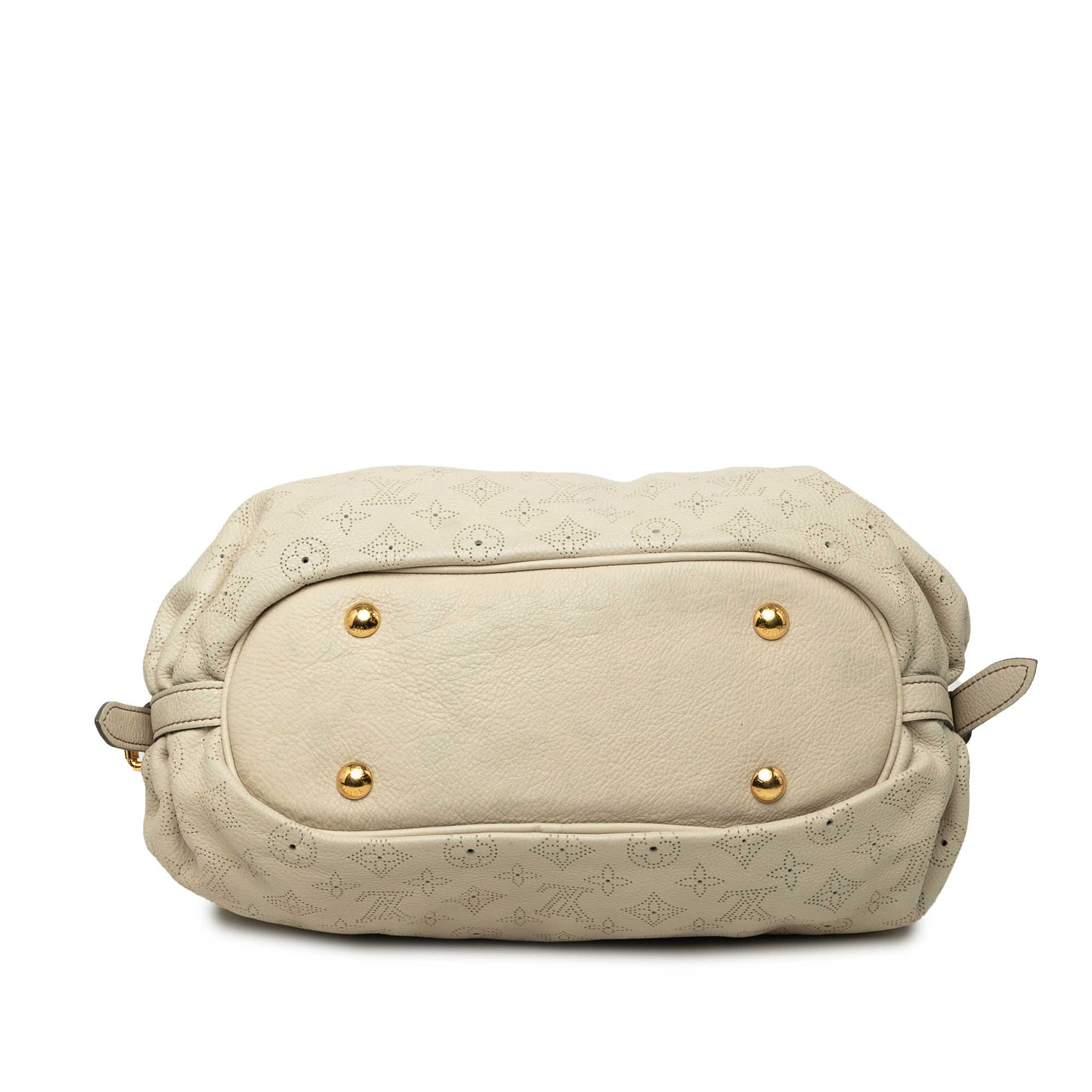 Louis Vuitton Monogram Mahina Xs, från Luxclusif, i färgen brun. Klicka för att öppna bilden i stort format