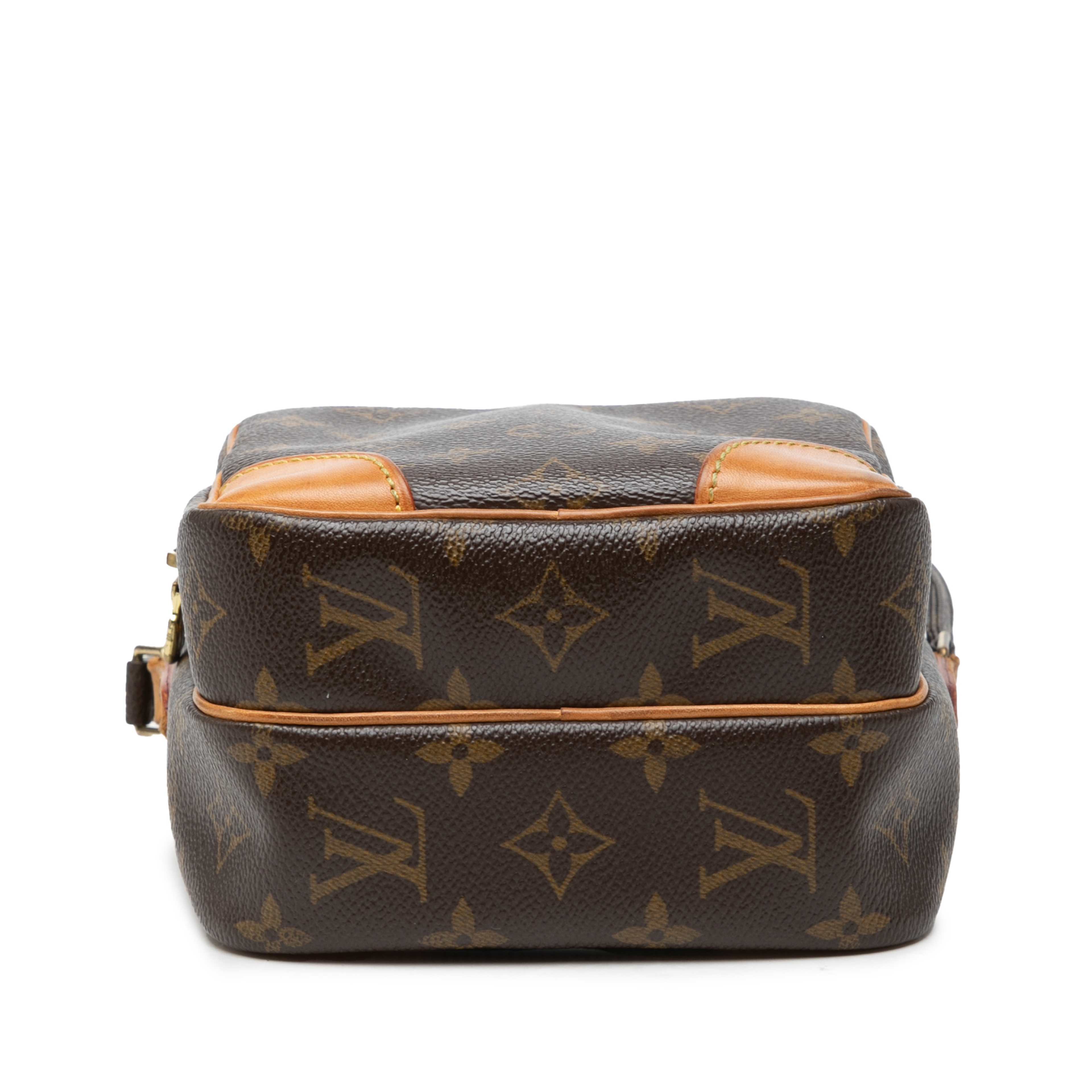 Louis Vuitton Monogram Amazone, från Luxclusif, i färgen brun. Klicka för att öppna bilden i stort format