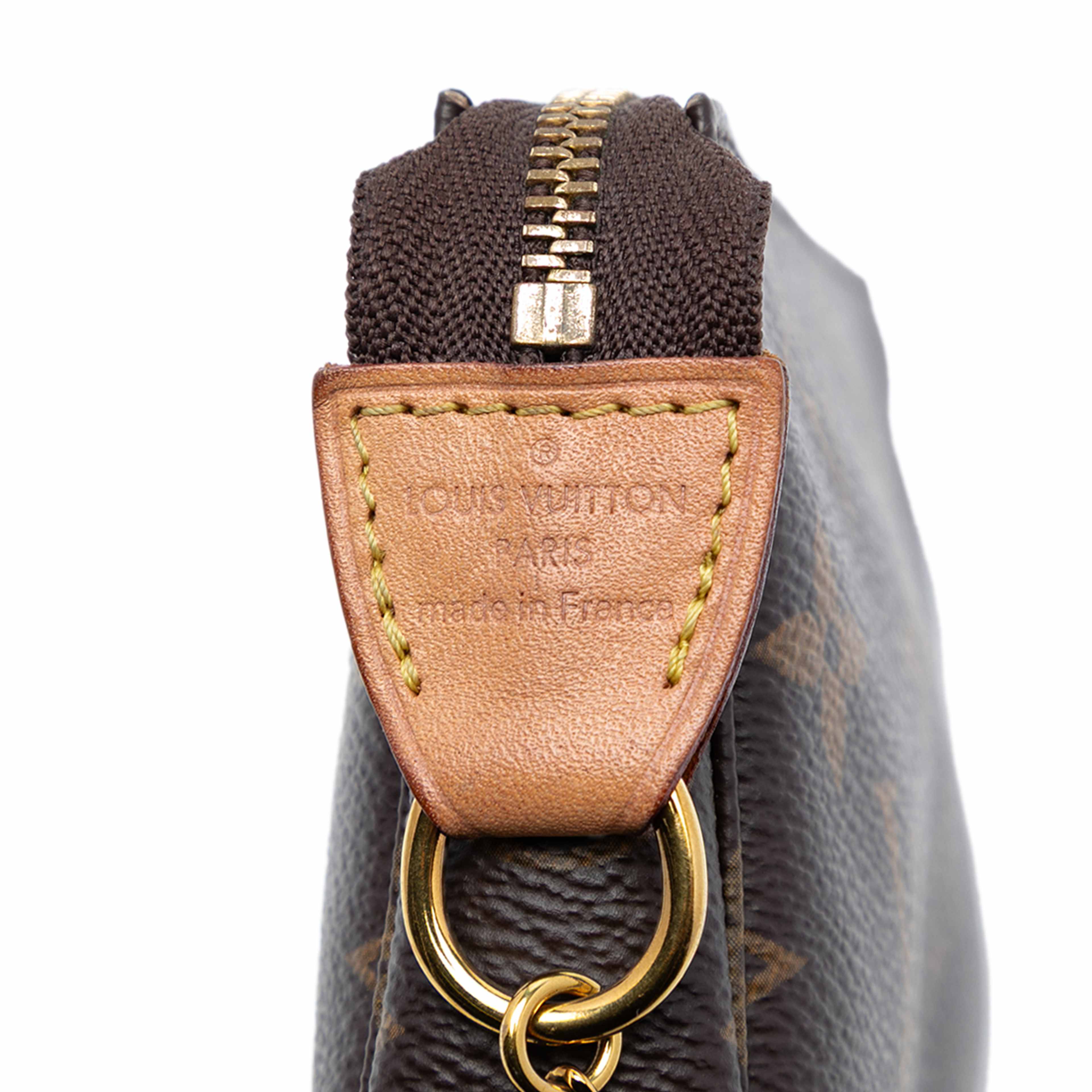 Louis Vuitton Monogram Mini Pochette Accessoires, från Luxclusif, i färgen brown. Klicka för att öppna bilden i stort format