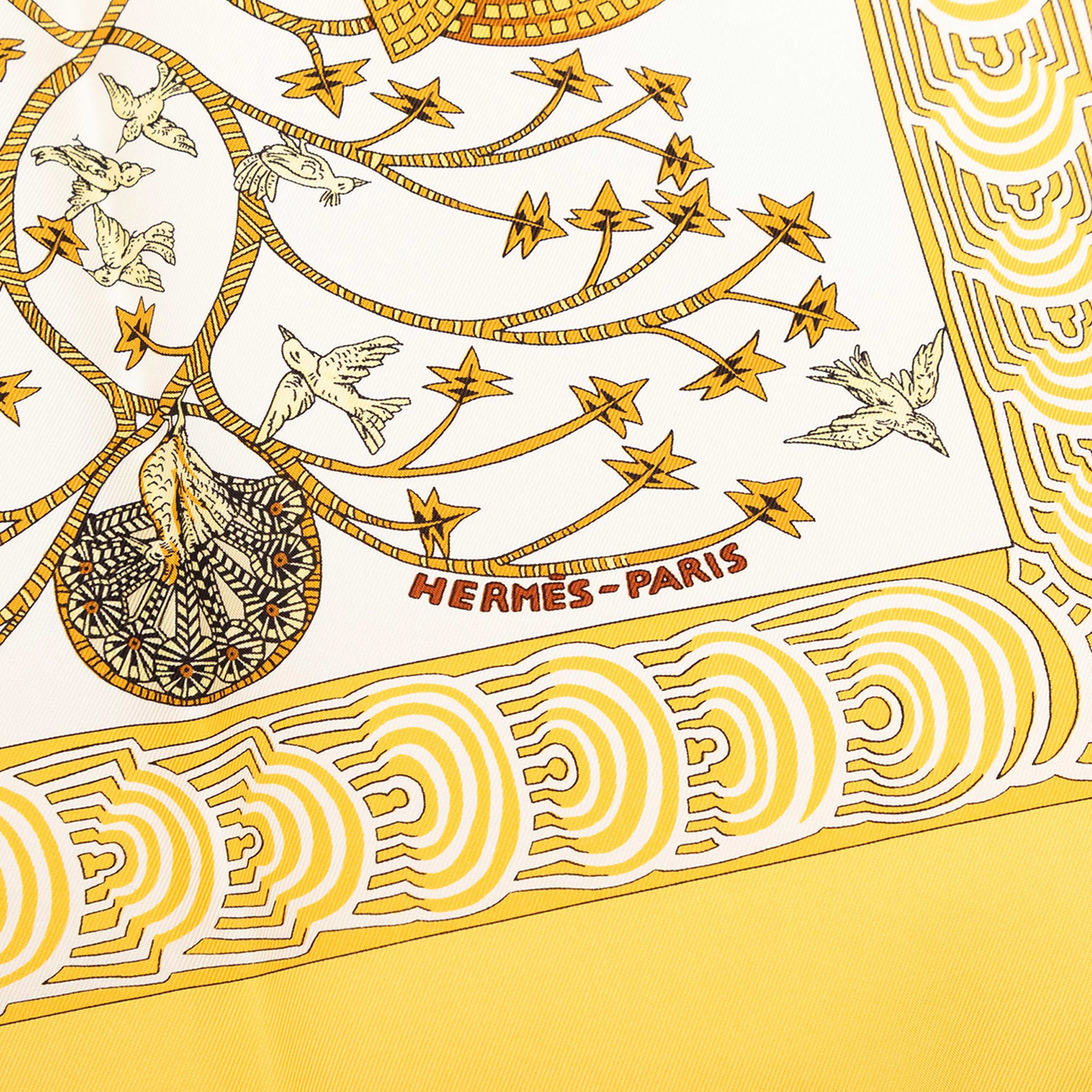 Hermès Les Legendes De L Arbre Silk Scarf 90, från Luxclusif, i färgen light yellow. Klicka för att öppna bilden i stort format