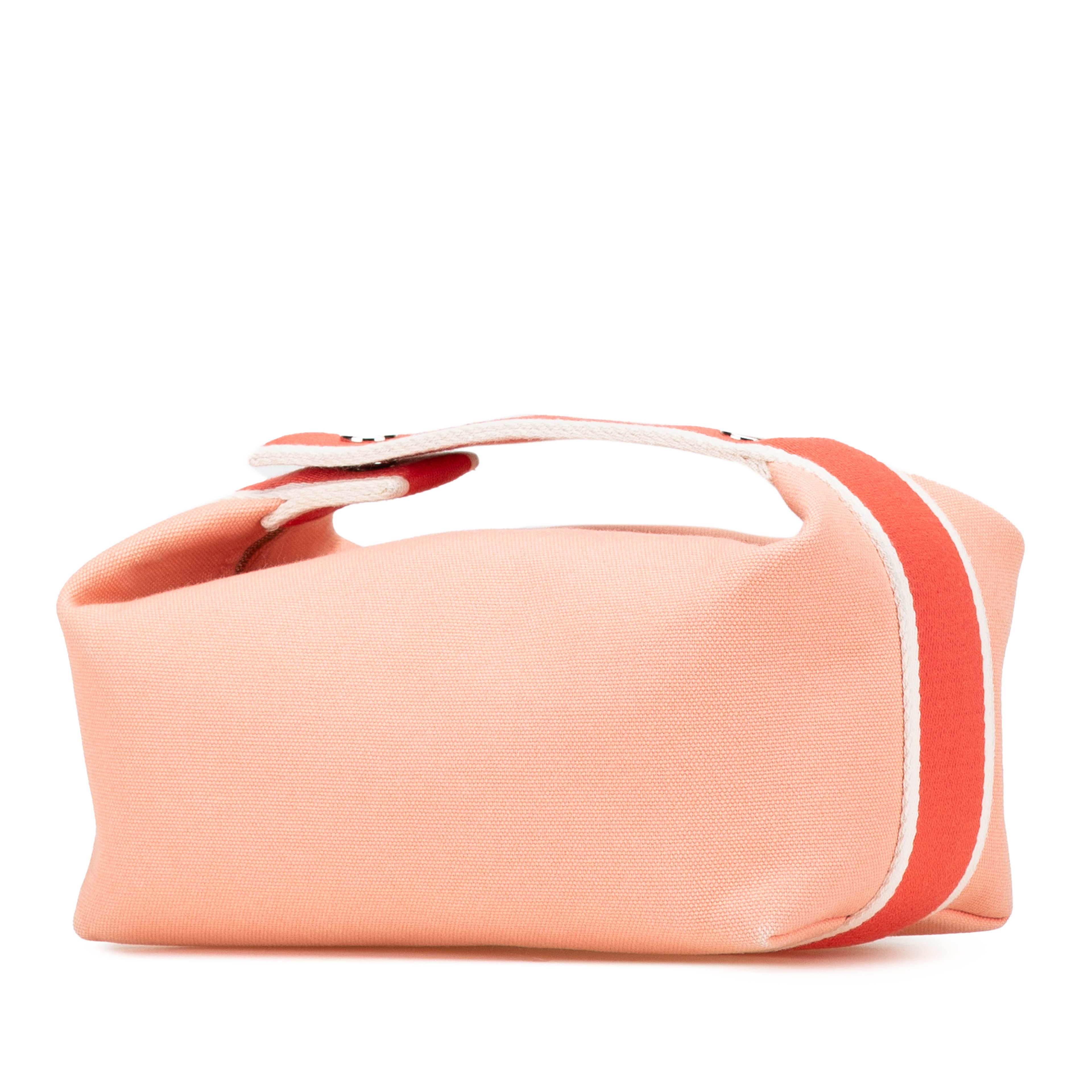 Hermès Small Canvas Bride A Brac Case, från Luxclusif, i färgen salmon. Klicka för att öppna bilden i stort format