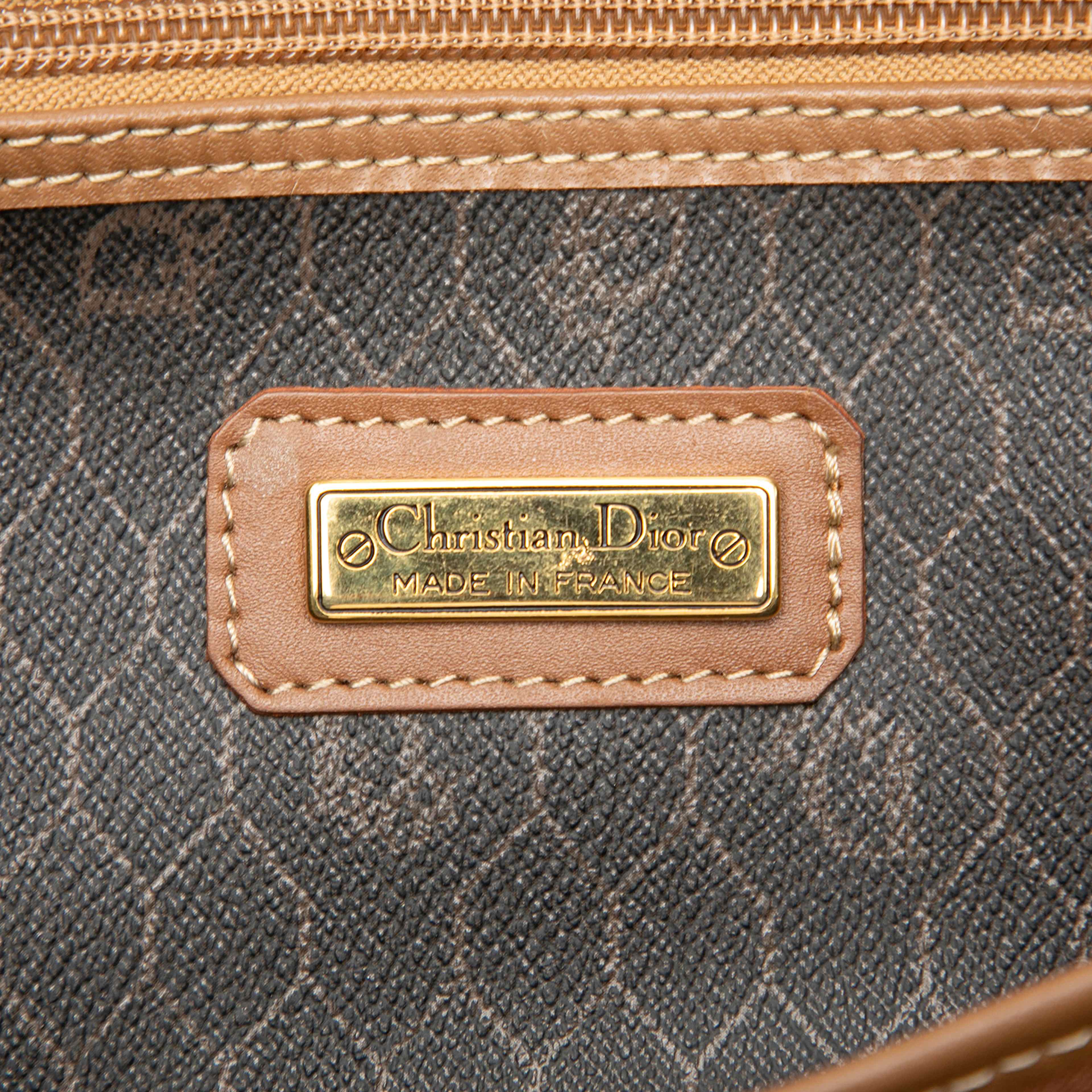 Dior Honeycomb Coated Canvas Boston Bag, från Luxclusif, i färgen black. Klicka för att öppna bilden i stort format
