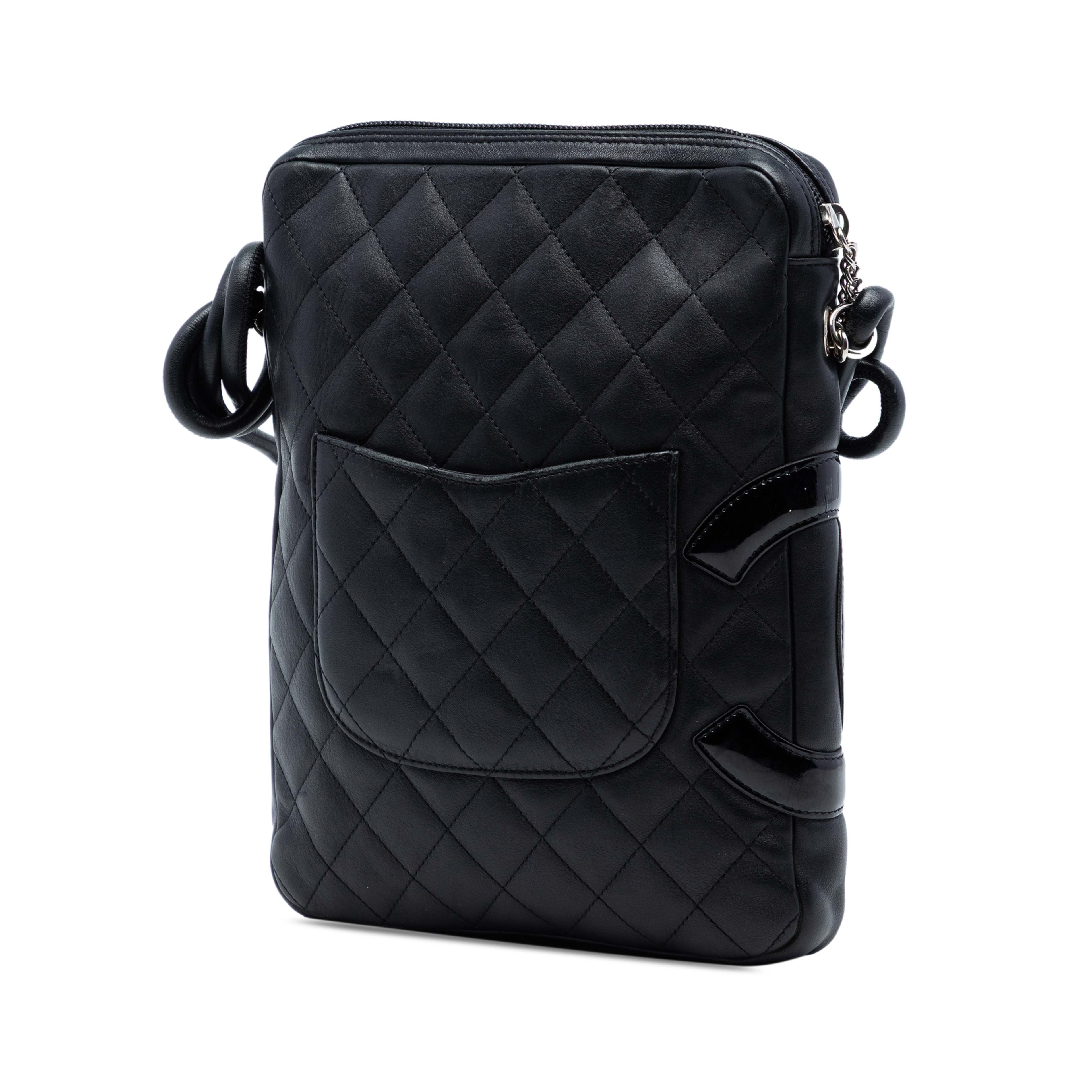 Chanel Quilted Lambskin Cambon Ligne Crossbody, från Luxclusif, i färgen black. Klicka för att öppna bilden i stort format