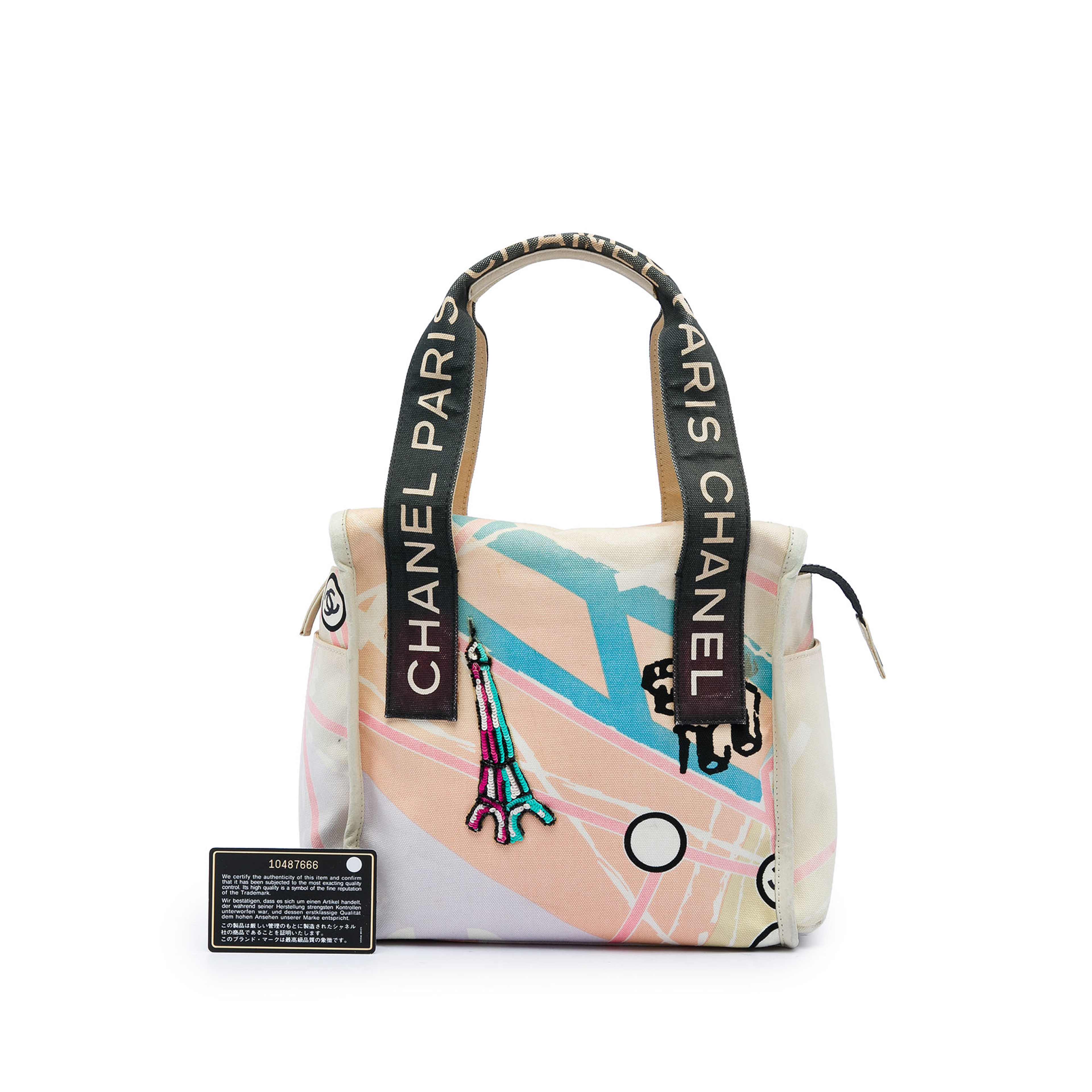 Chanel Canvas Eiffel Tower Handbag, från Luxclusif, i färgen beige. Klicka för att öppna bilden i stort format