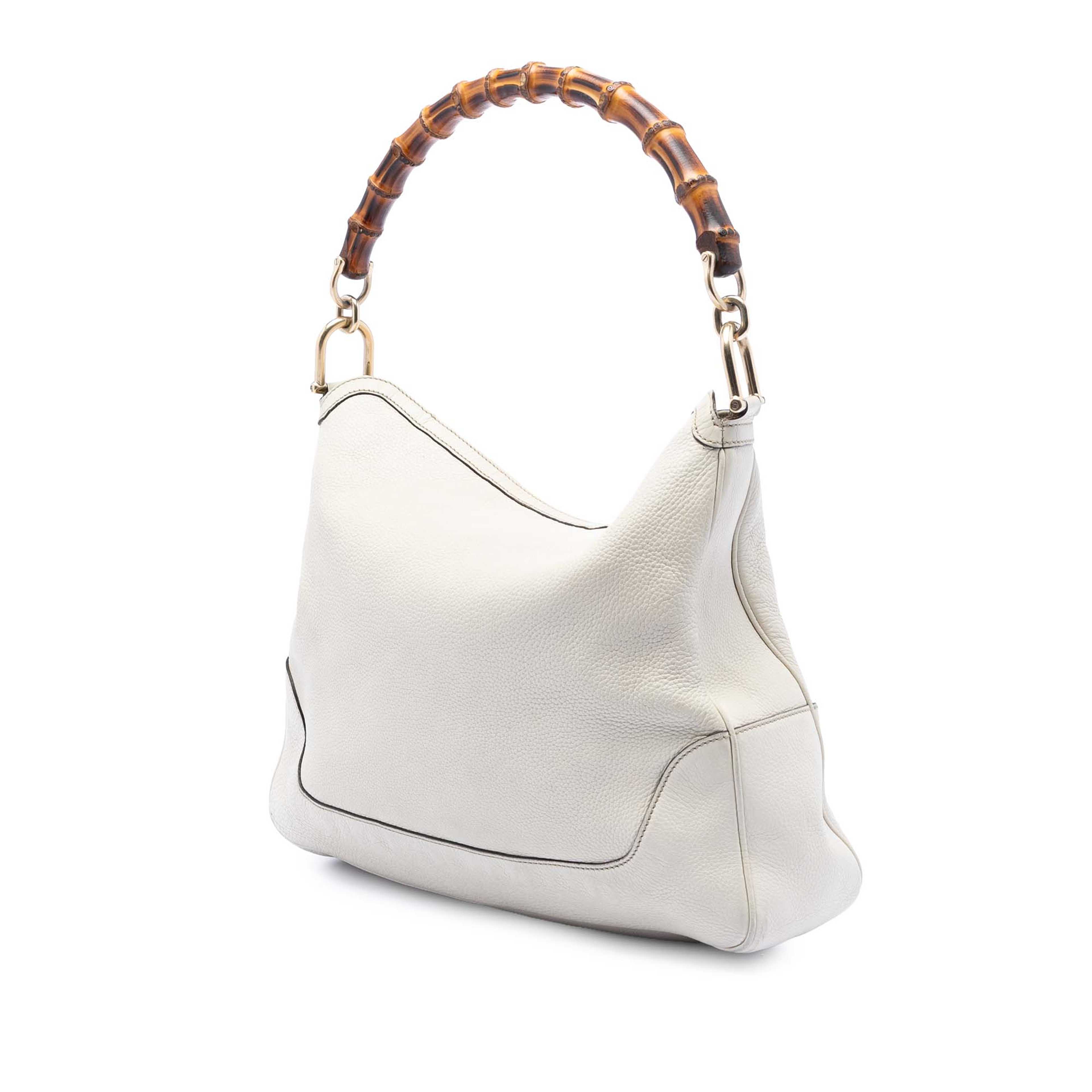 Gucci Calfskin Bamboo Diana Satchel, från Luxclusif, i färgen vit. Klicka för att öppna bilden i stort format