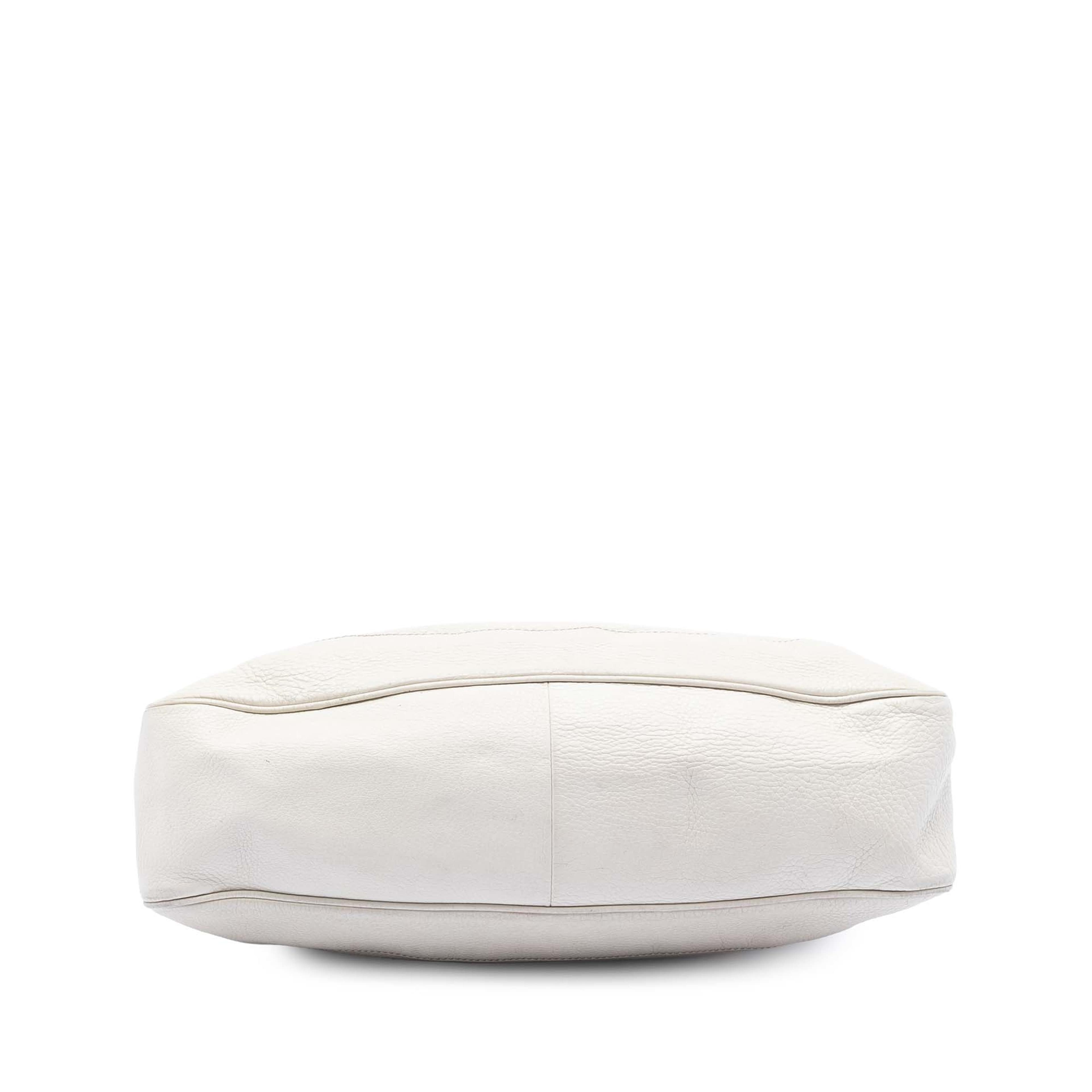 Gucci Calfskin Bamboo Diana Satchel, från Luxclusif, i färgen white. Klicka för att öppna bilden i stort format