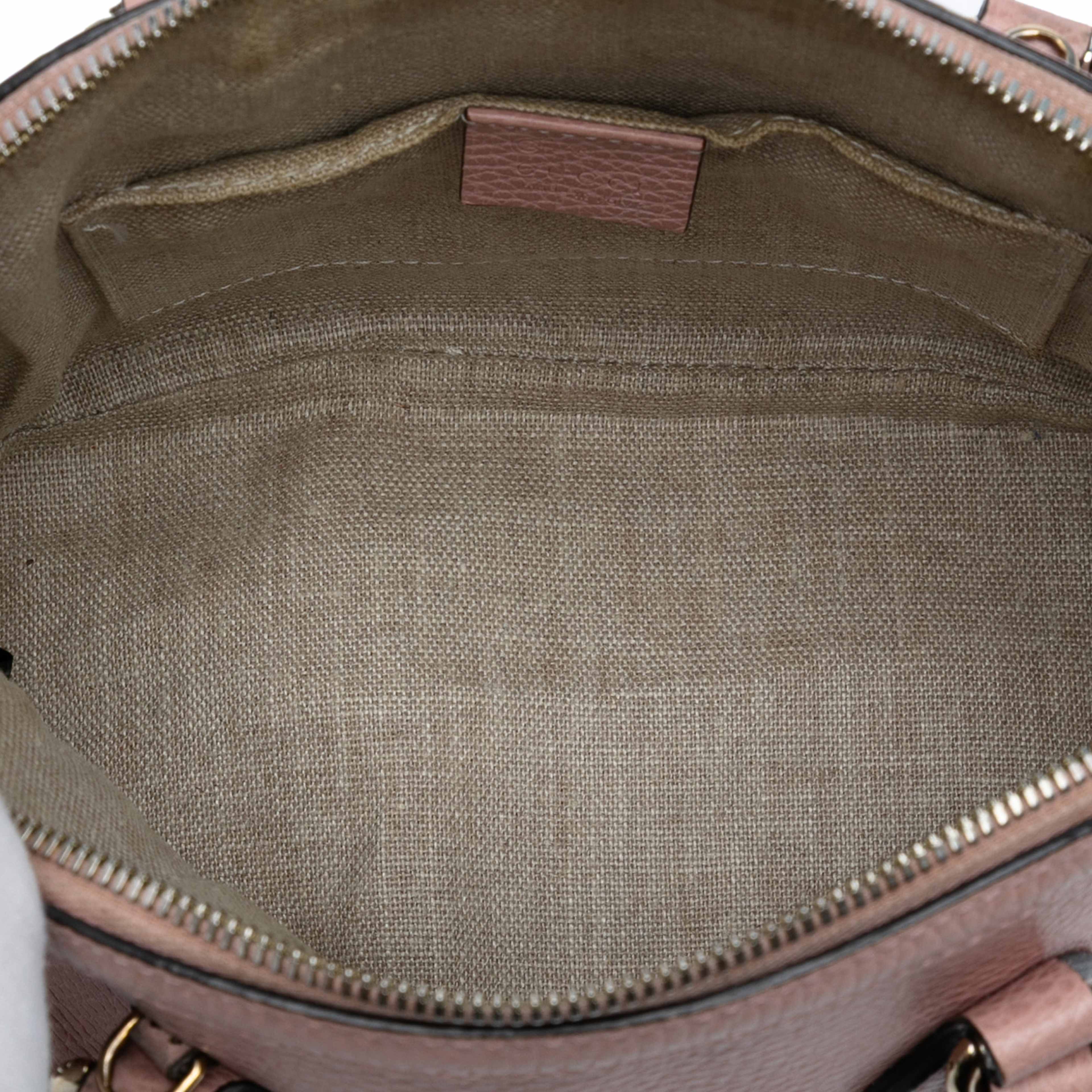 Gucci Mini Leather Gg Charm Dome Satchel, från Luxclusif, i färgen pink. Klicka för att öppna bilden i stort format