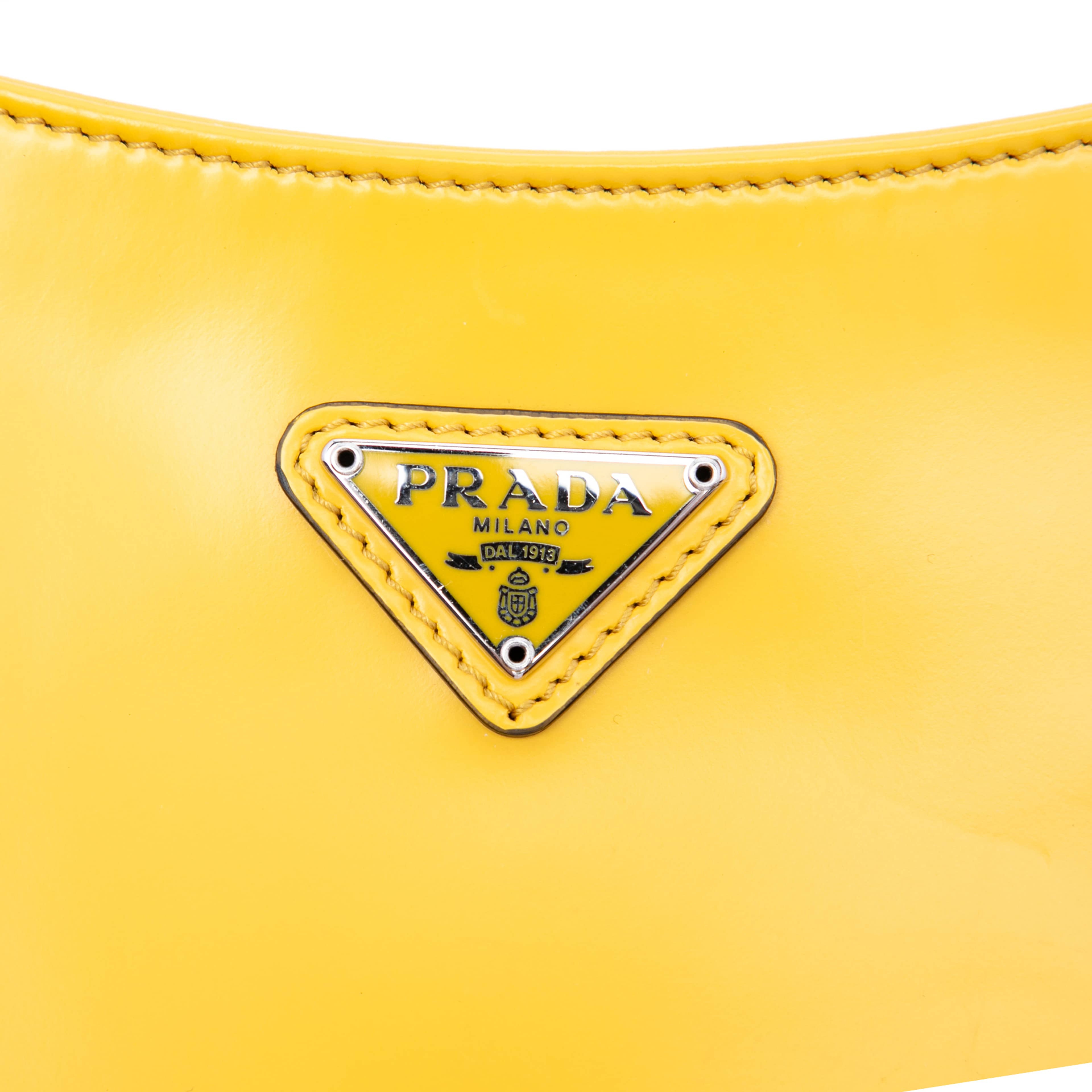 Prada Brushed Leather Cleo Shoulder Bag, från Luxclusif, i färgen yellow. Klicka för att öppna bilden i stort format