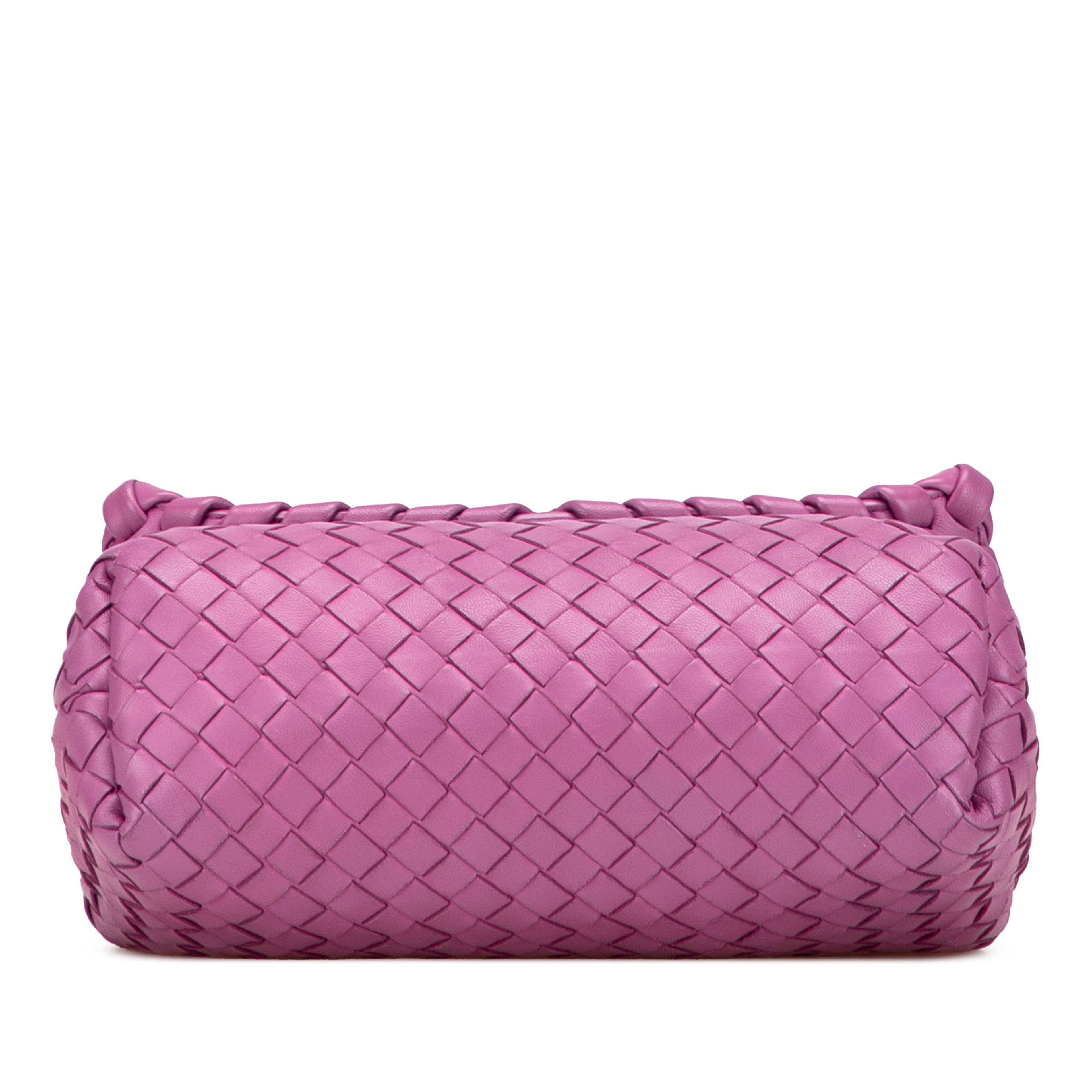 Bottega Veneta Baby Nappa Intrecciato Olimpia Crossbody, från Luxclusif, i färgen pink. Klicka för att öppna bilden i stort format