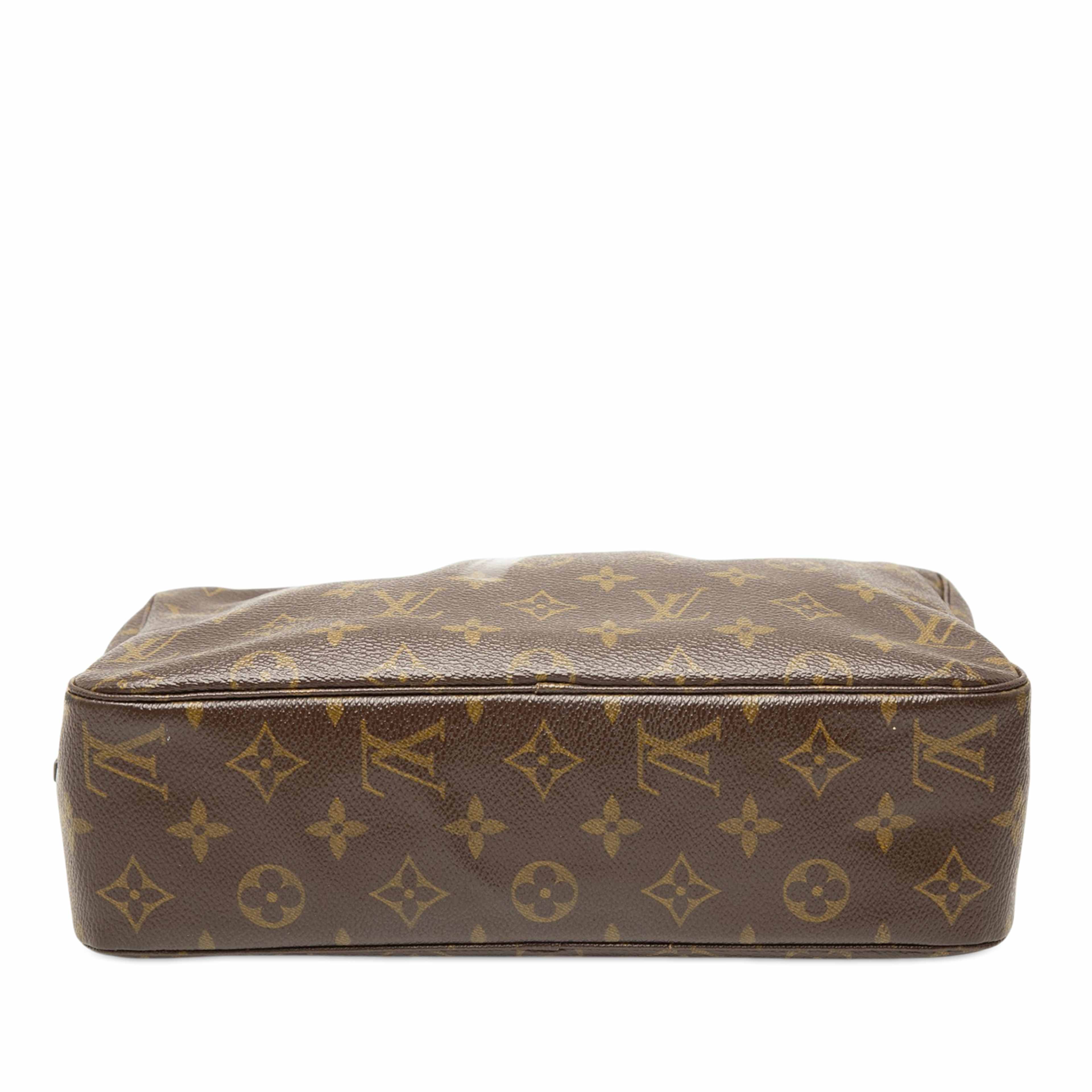 Louis Vuitton Monogram Trousse Toilette 28, från Luxclusif, i färgen brun. Klicka för att öppna bilden i stort format
