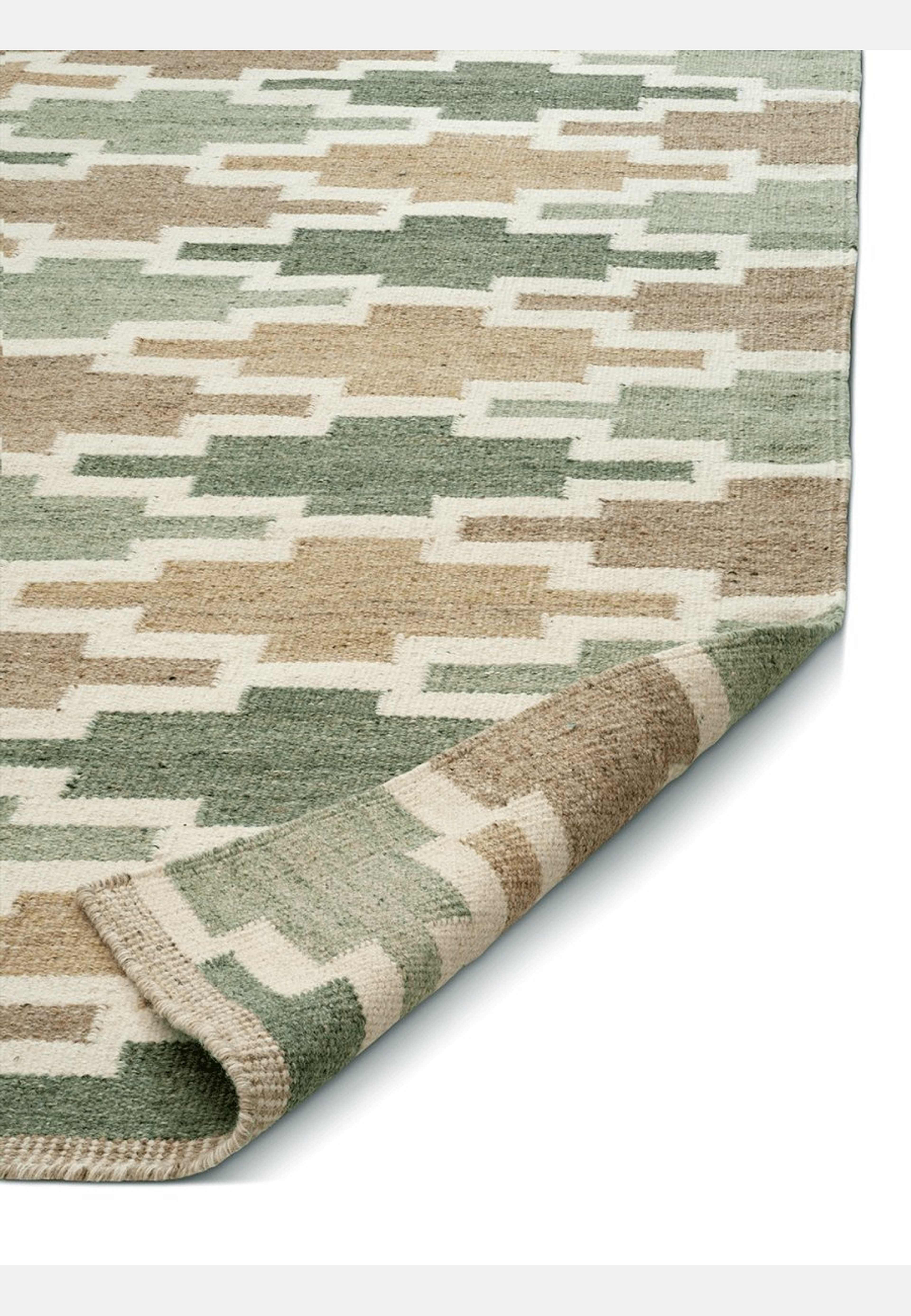 Korsnäs 200x300 cm, från Classic Collection, i färgen grön/beige. Klicka för att öppna bilden i stort format