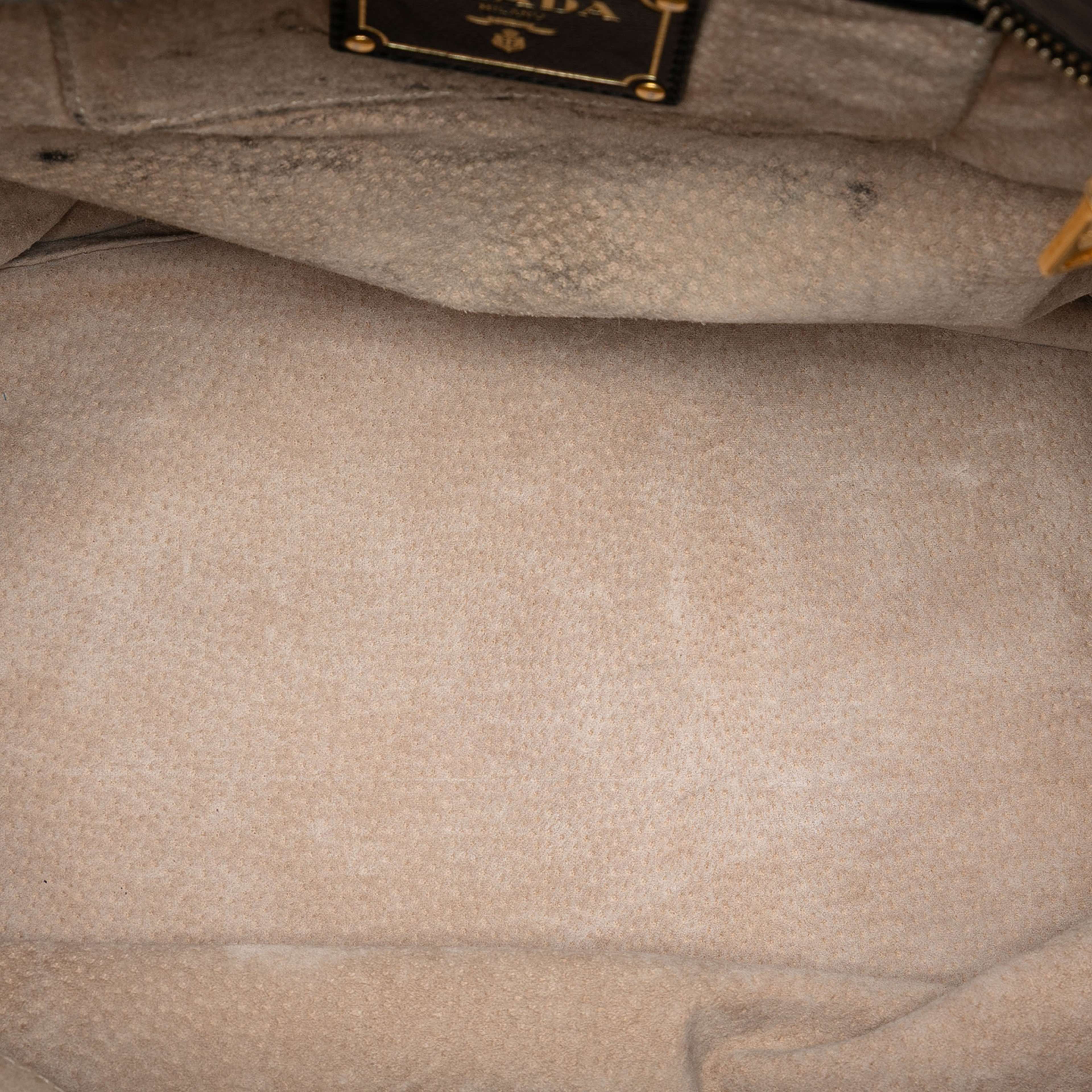 Prada Glace Calf Open Convertible Tote, från Luxclusif, i färgen black. Klicka för att öppna bilden i stort format