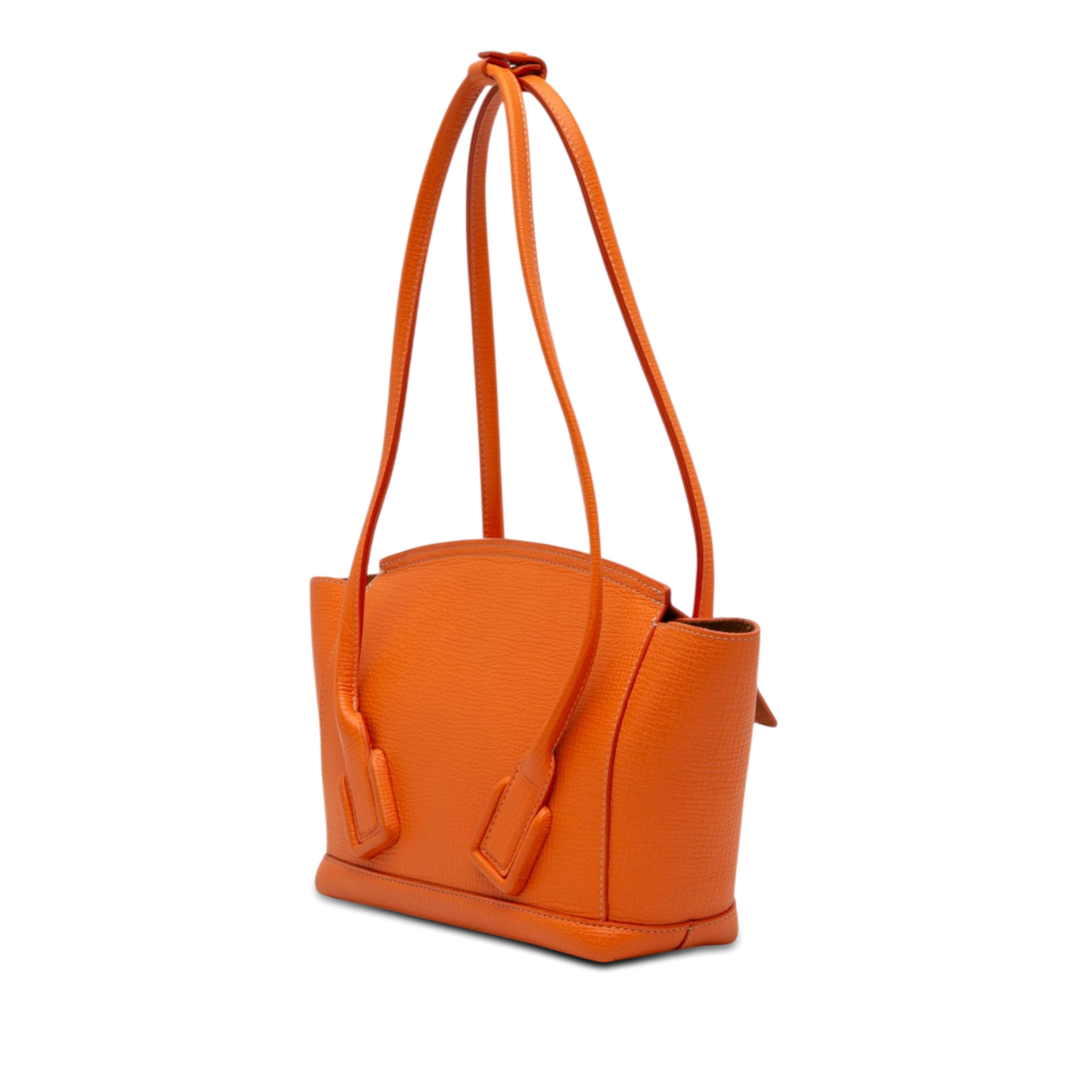 Bottega Veneta Small Grained Calfskin Arco Tote, från Luxclusif, i färgen orange. Klicka för att öppna bilden i stort format